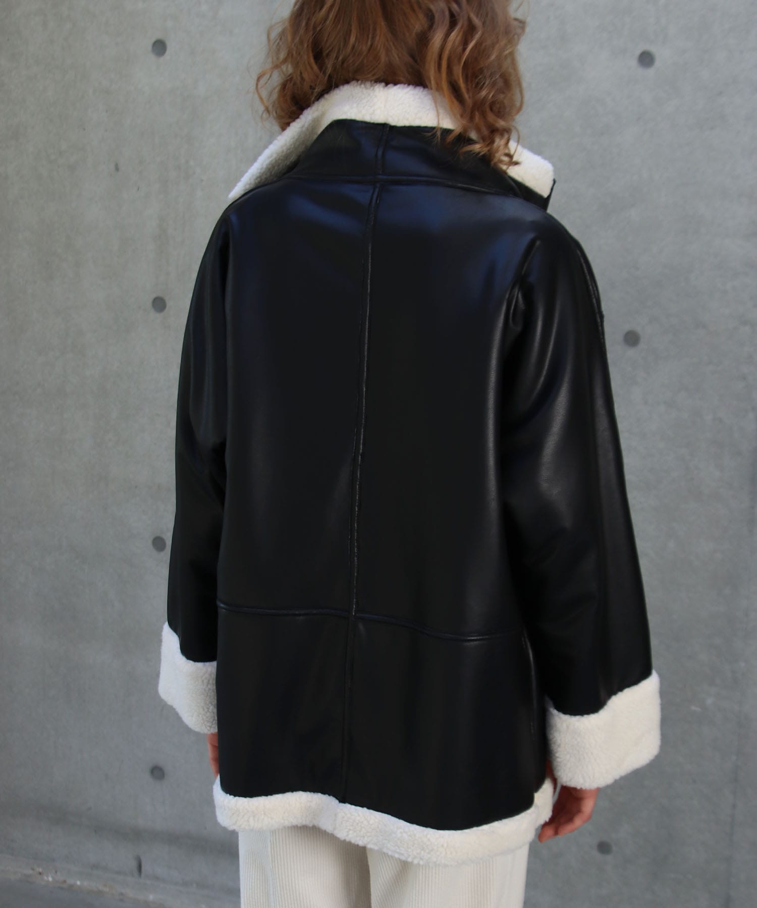 fake leather×boa over zip blouson