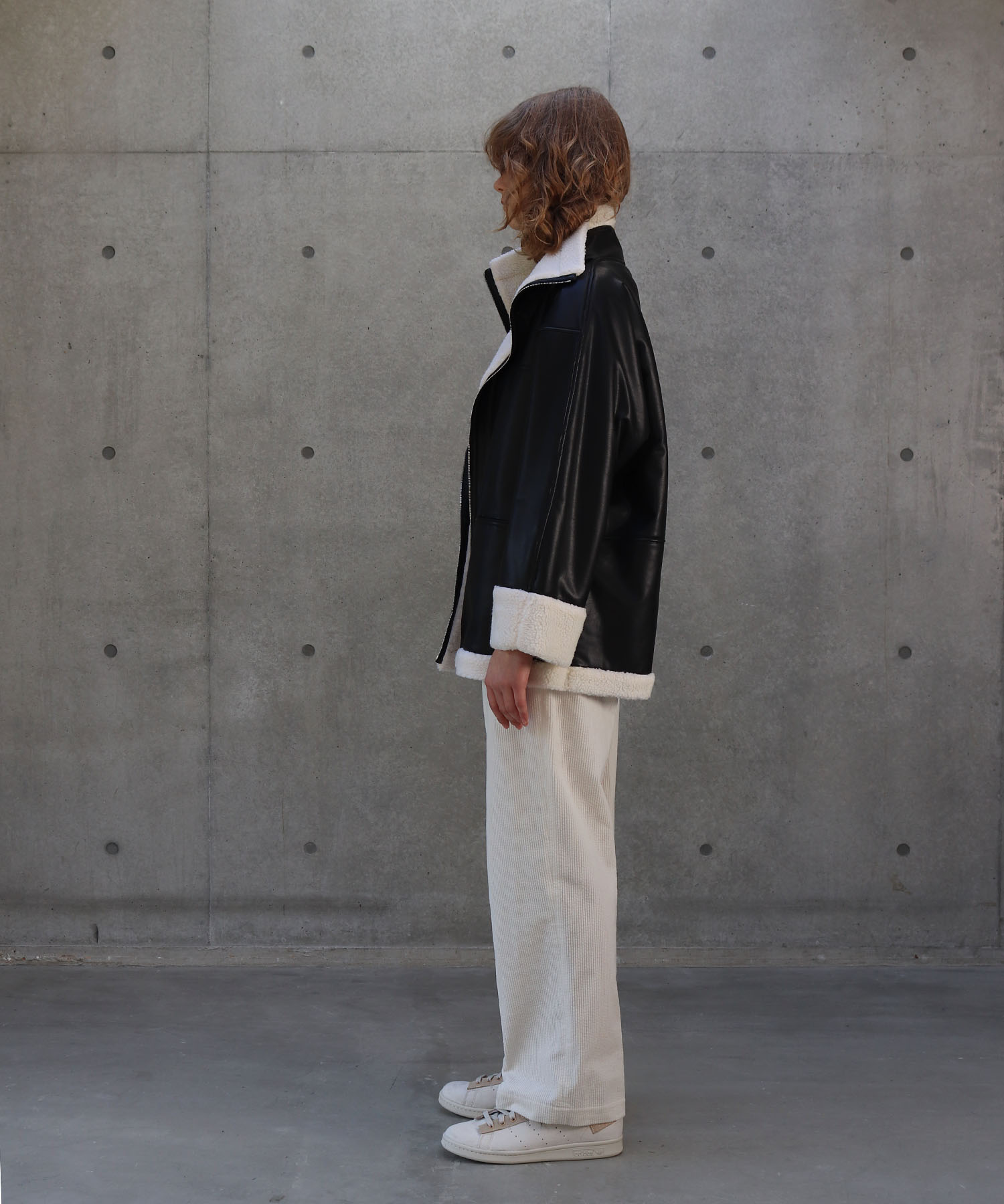 fake leather×boa over zip blouson