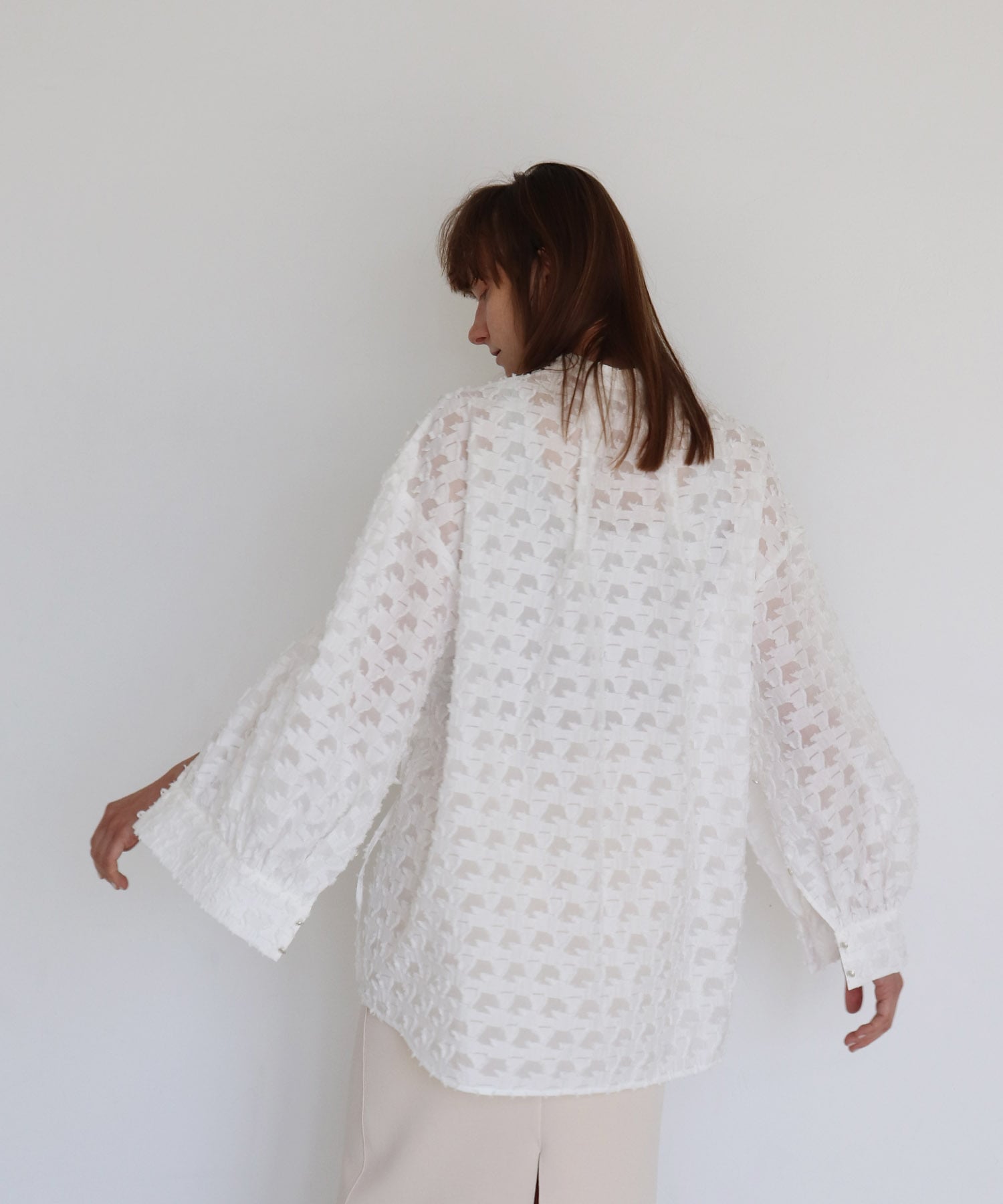 cut jacruard 2way sleeve over blouse | AND ON JIONE STORE 