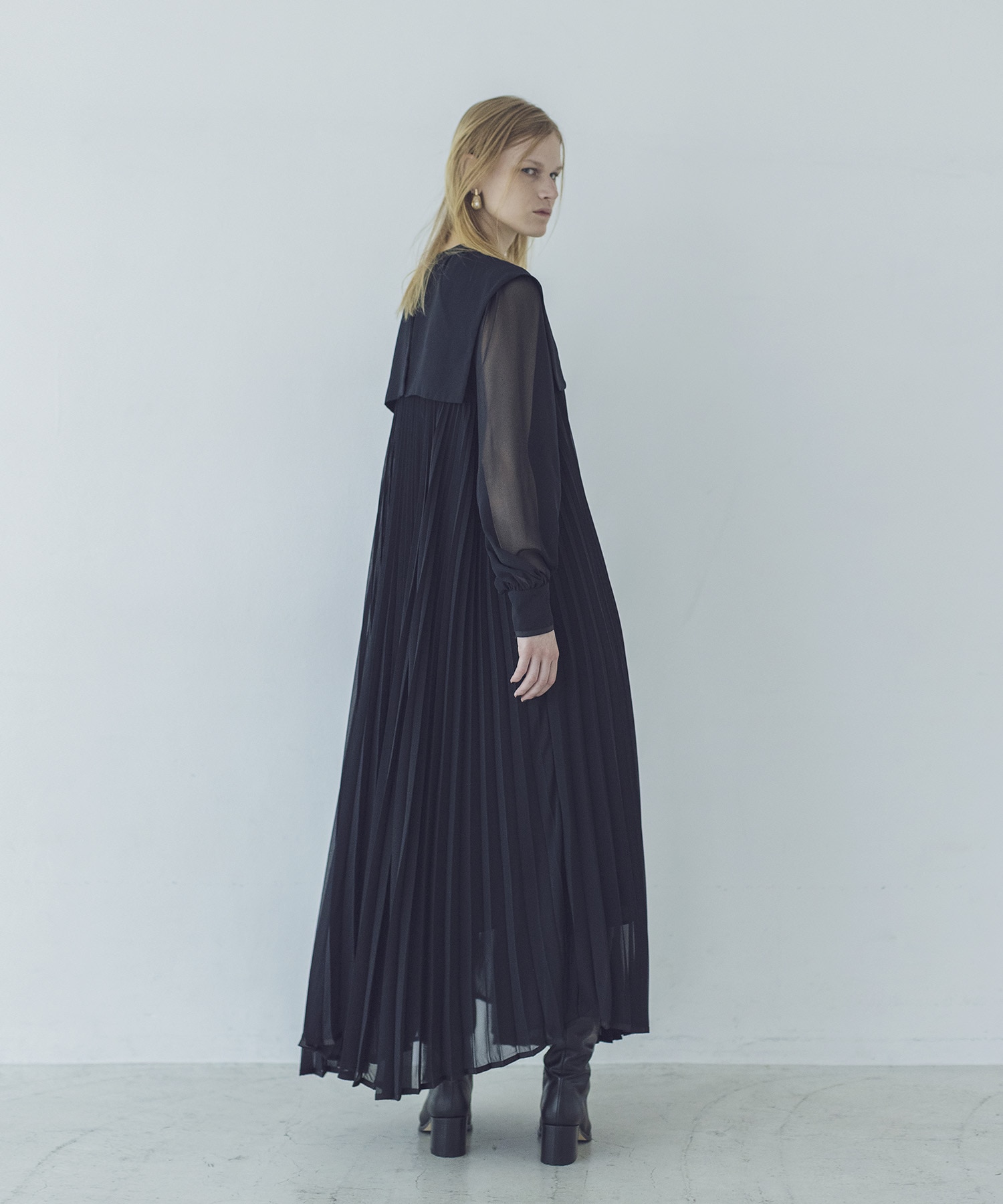 cape collar pleated dress | AND ON JIONE STORE（アンドオン）ジオン
