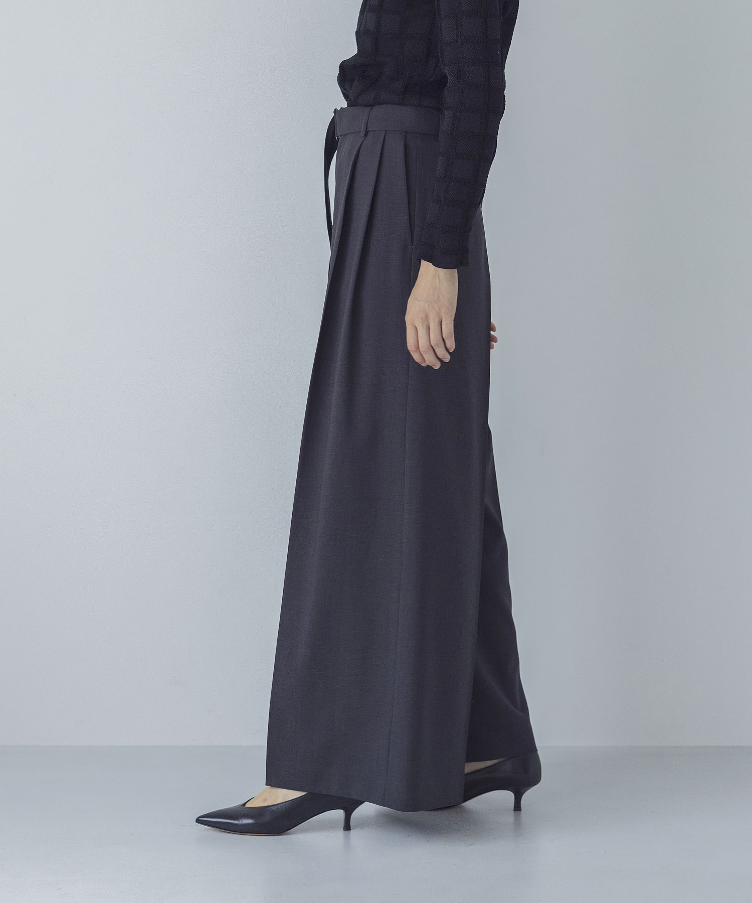 SARADORA two tuck buggy pants