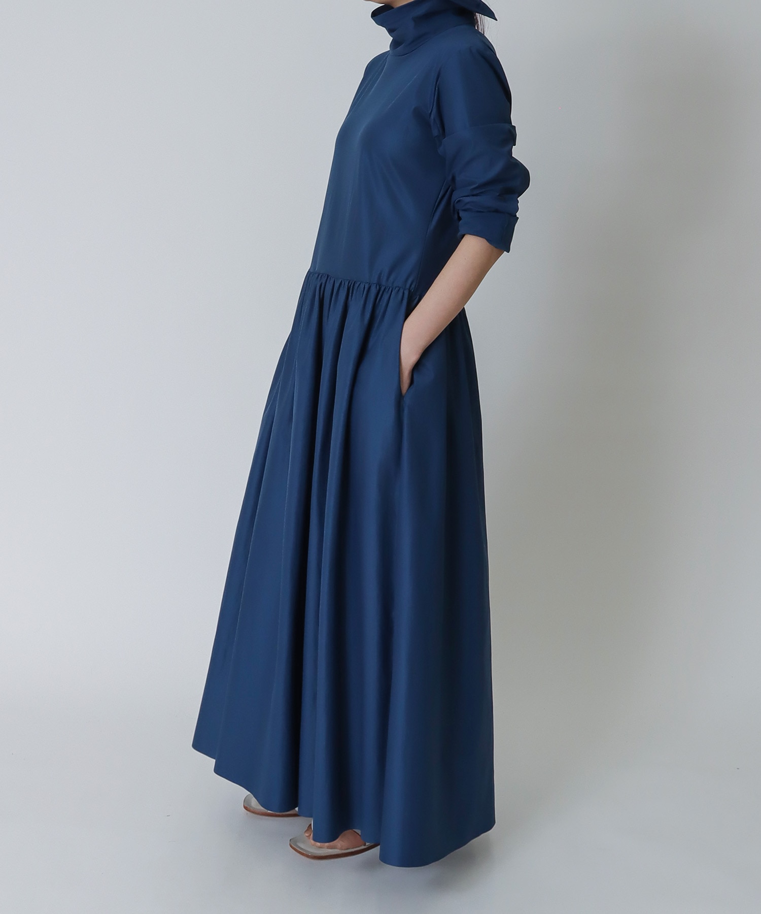 higt collar gathered skirt dress | AND ON JIONE STORE