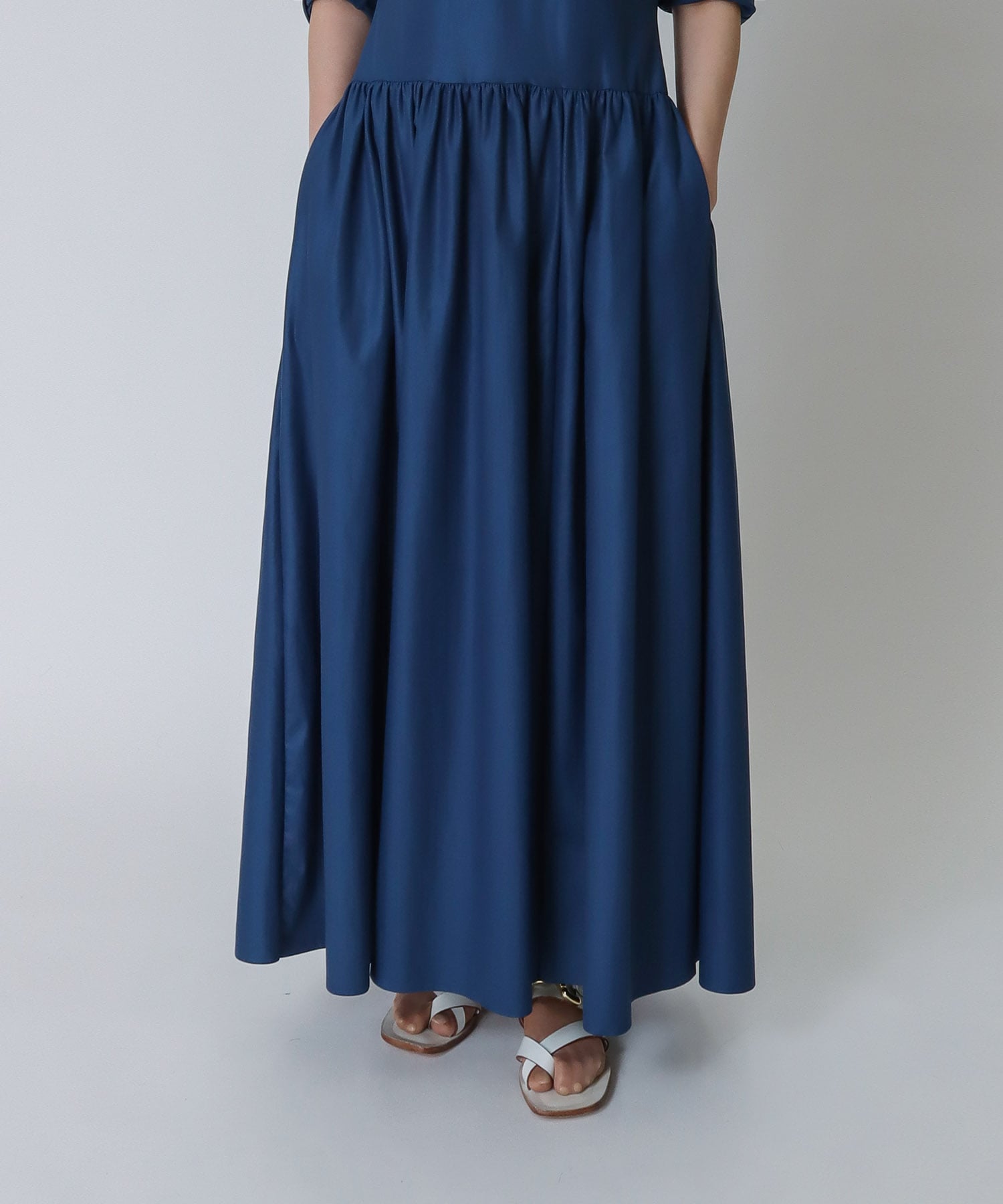 higt collar gathered skirt dress