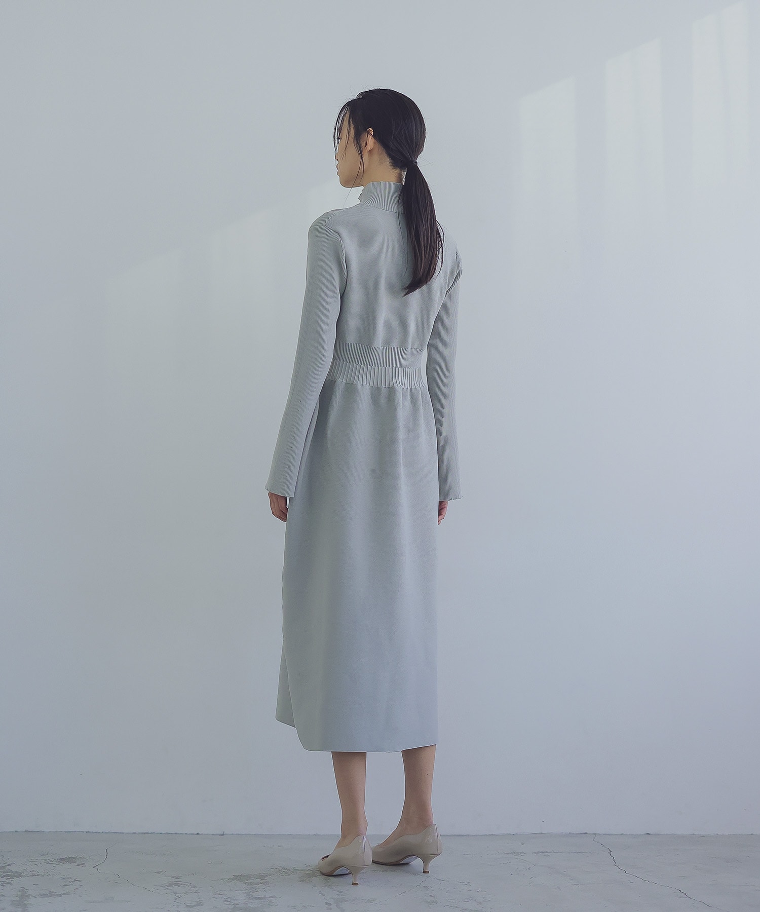 higt collar bell sleeve knit dress