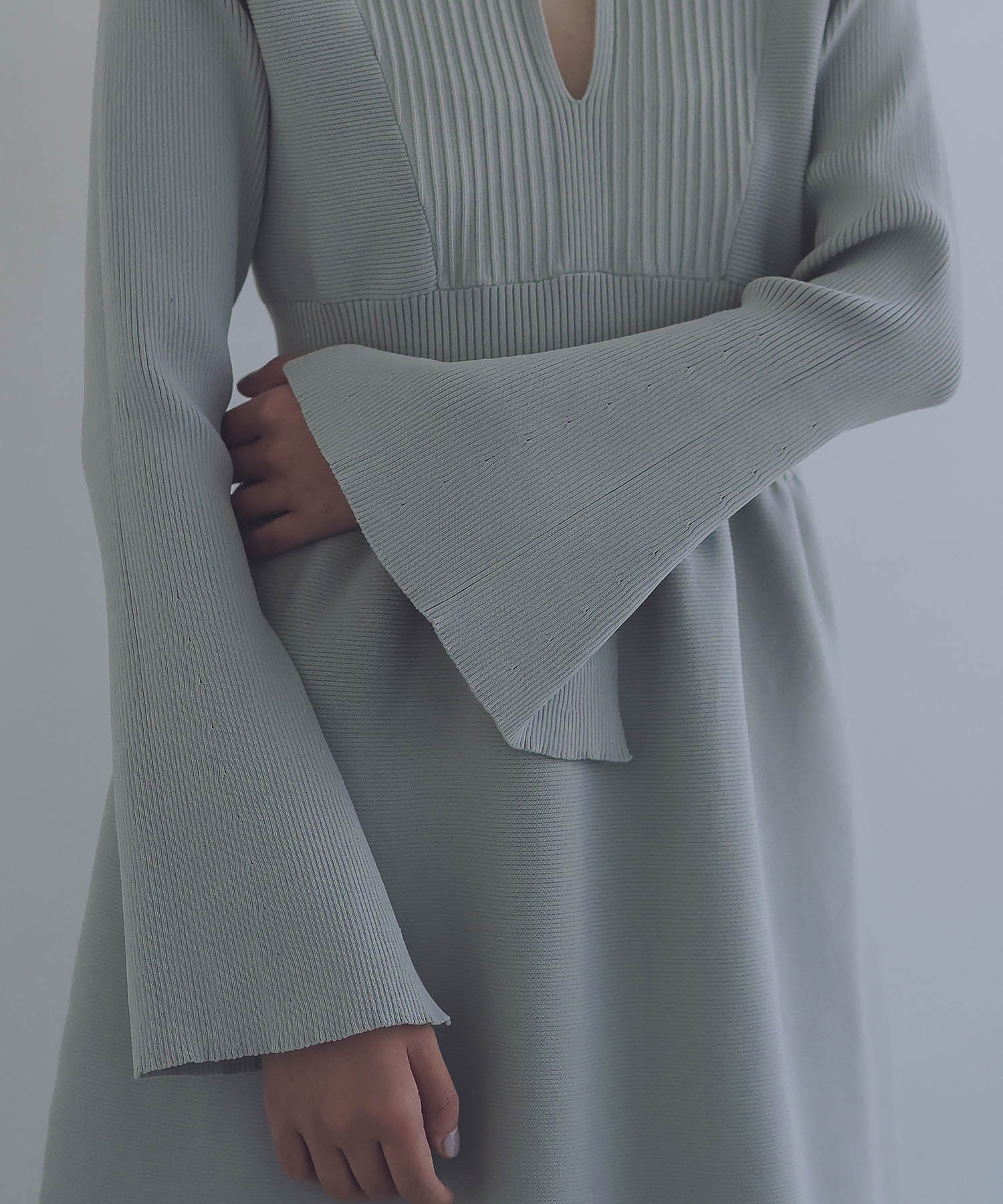 higt collar bell sleeve knit dress