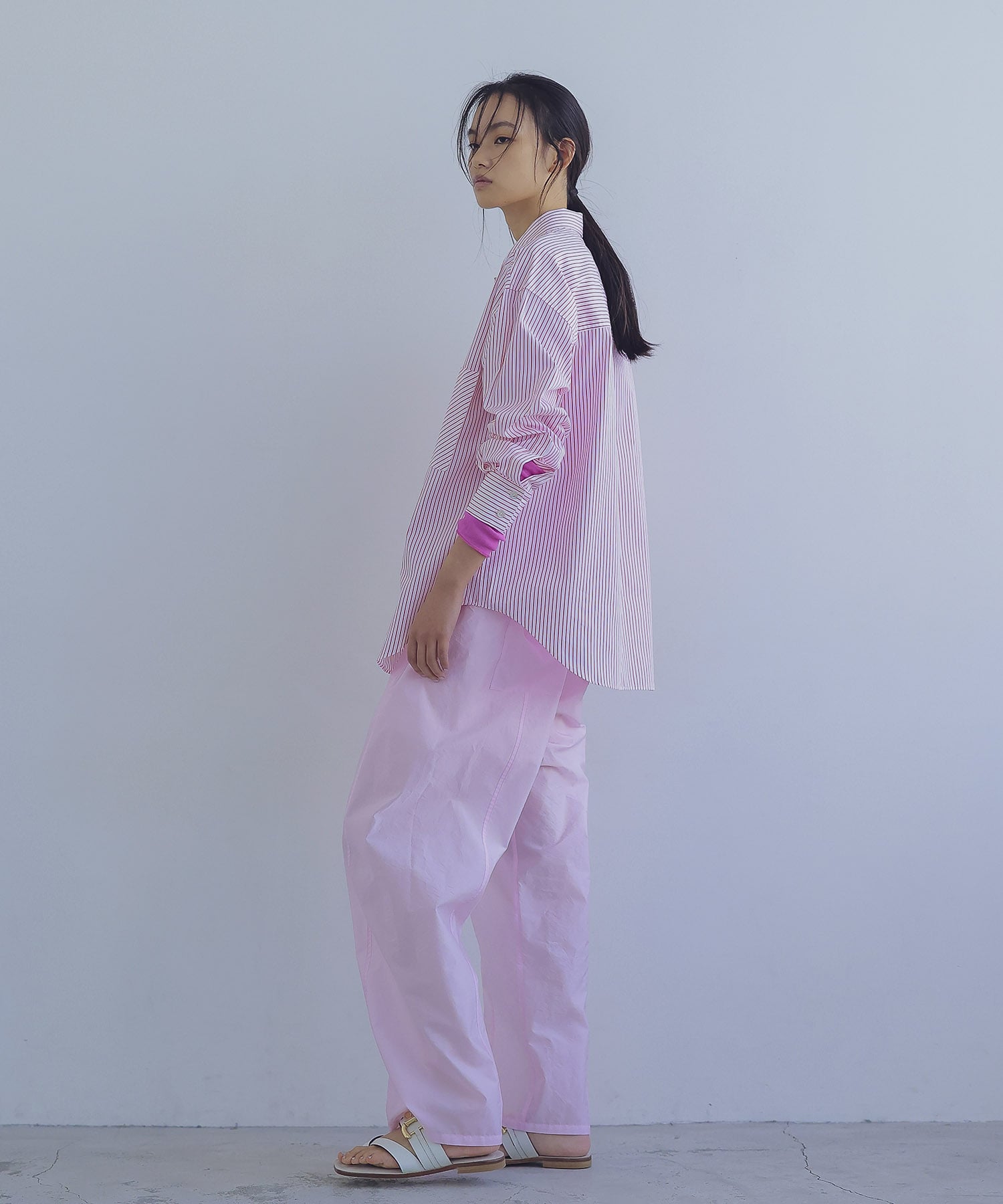 air taffeta relax curved line pants