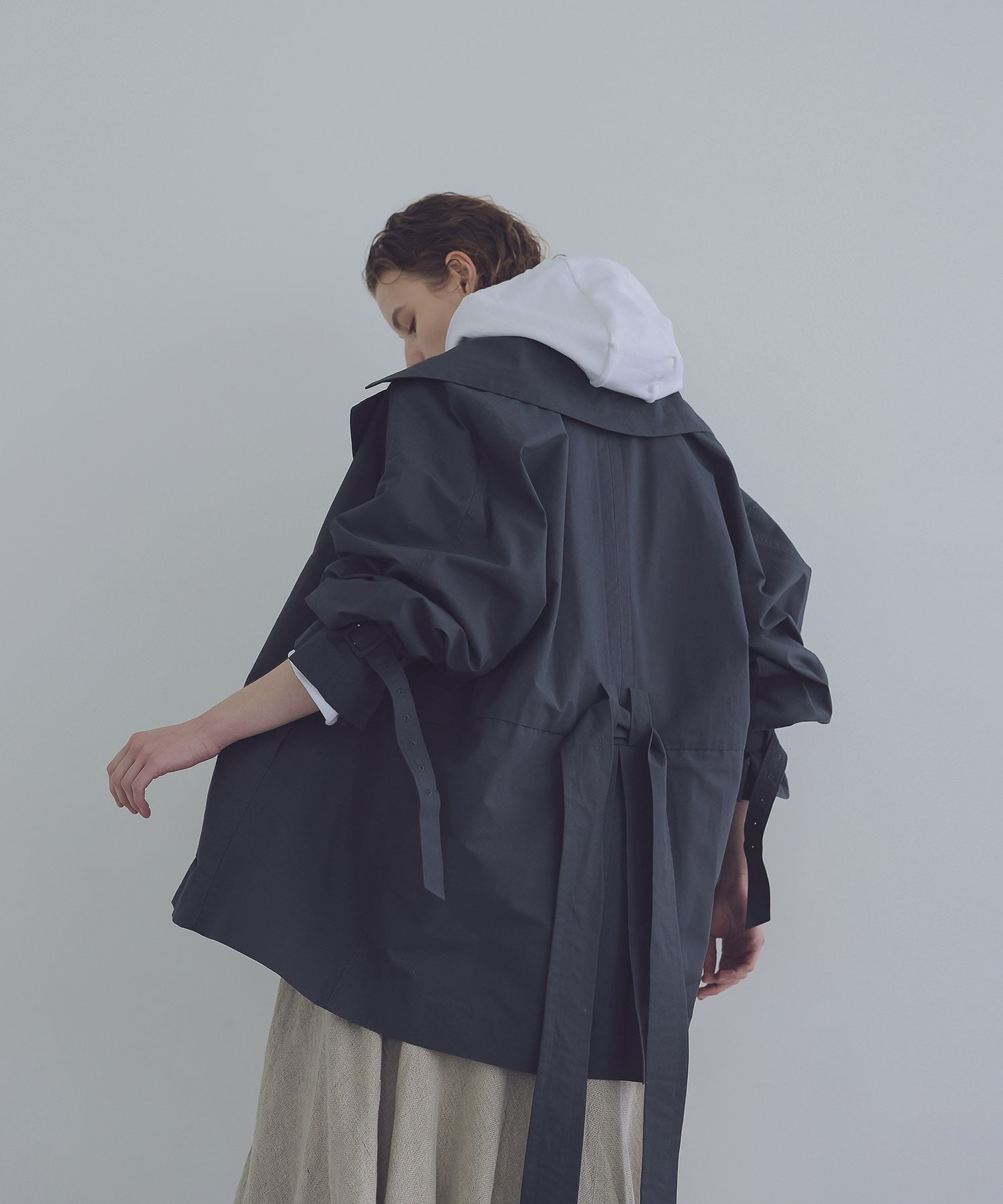 compact taffeta short trench coat | AND ON JIONE STORE（アンドオン 