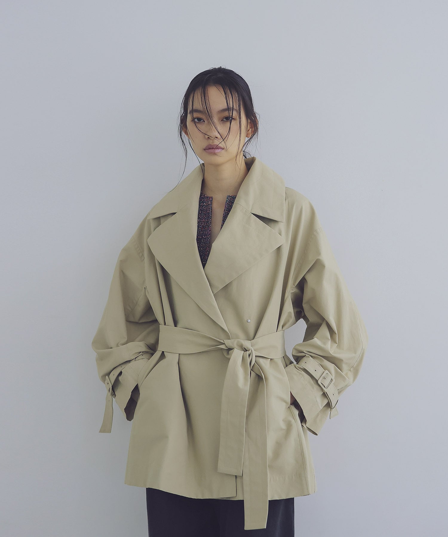 compact taffeta short trench coat | AND ON JIONE STORE（アンドオン 