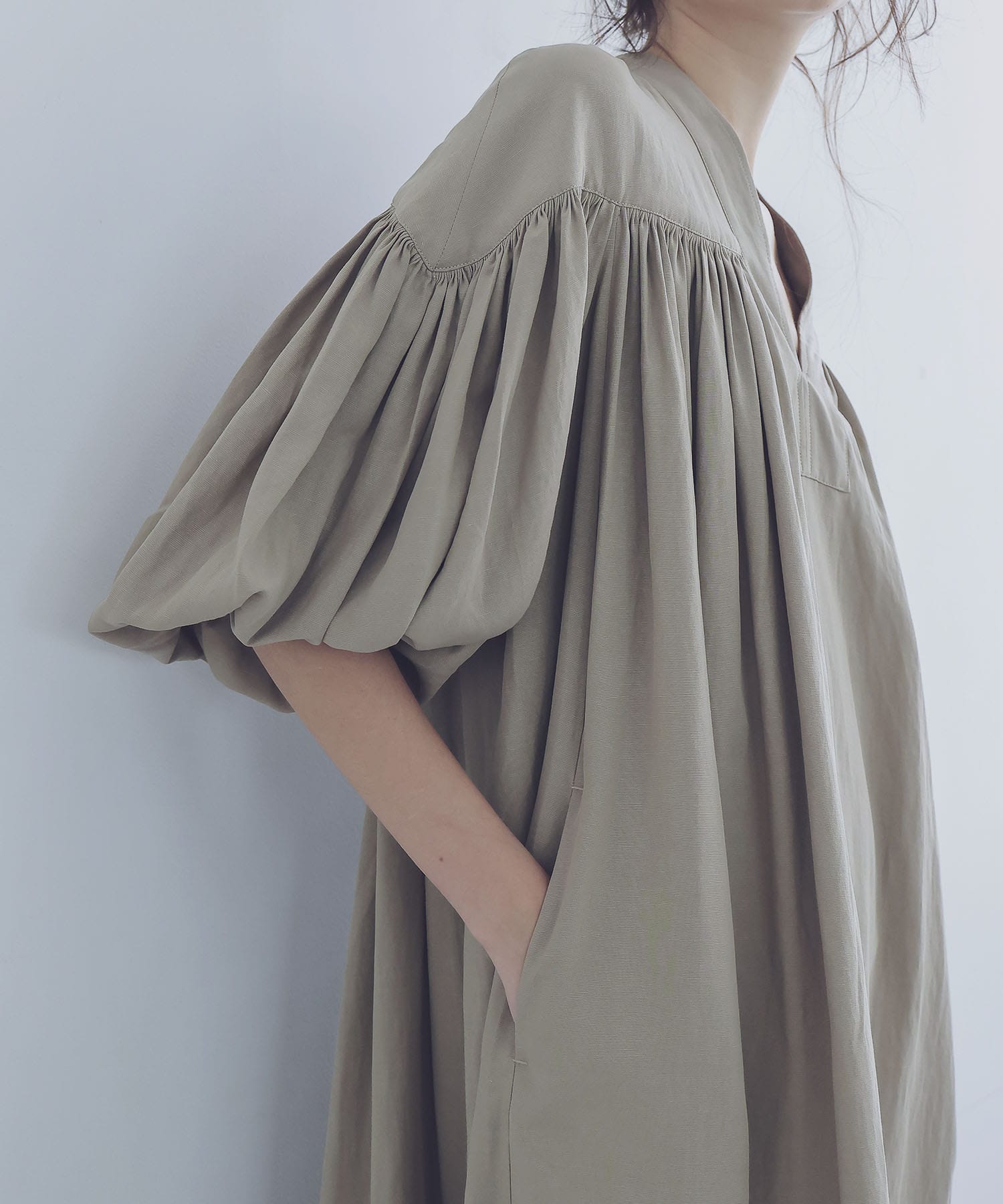 volume pleats tuck dress