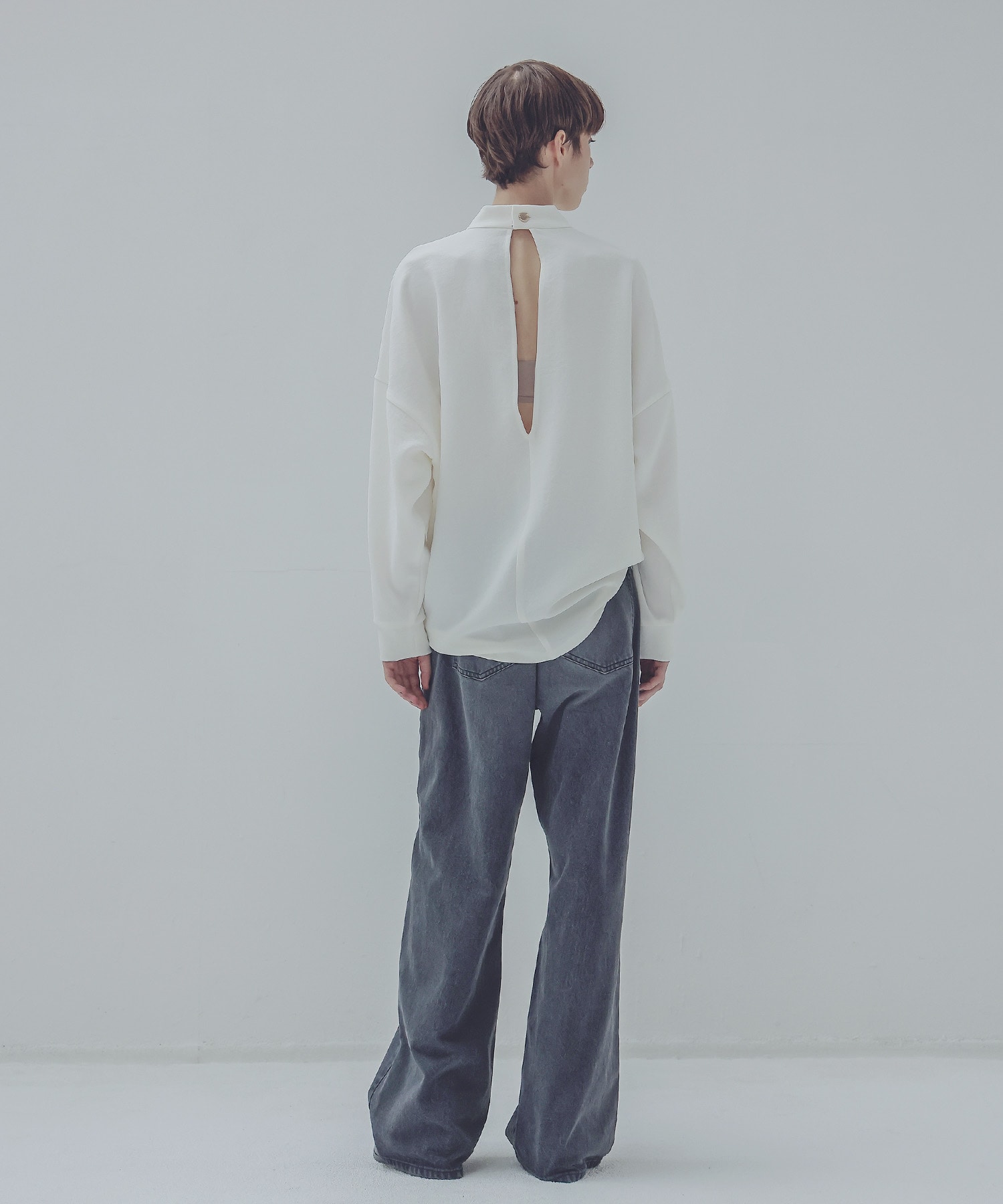 back deep Vneck pullover