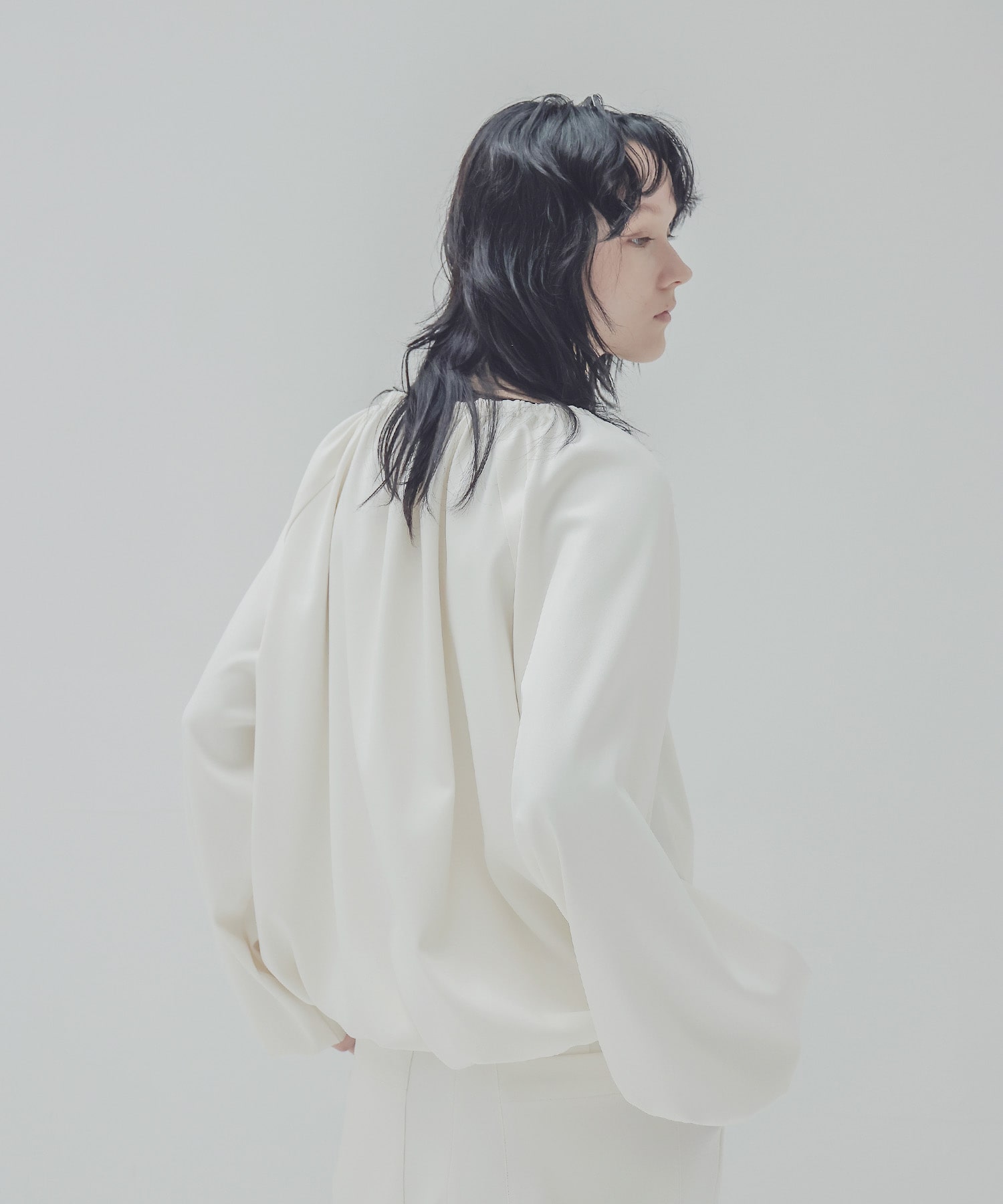 back peach shirring blouse | AND ON JIONE STORE(アンドオン back peach shirring blouse | AND ON JIONE STORE(アンドオン