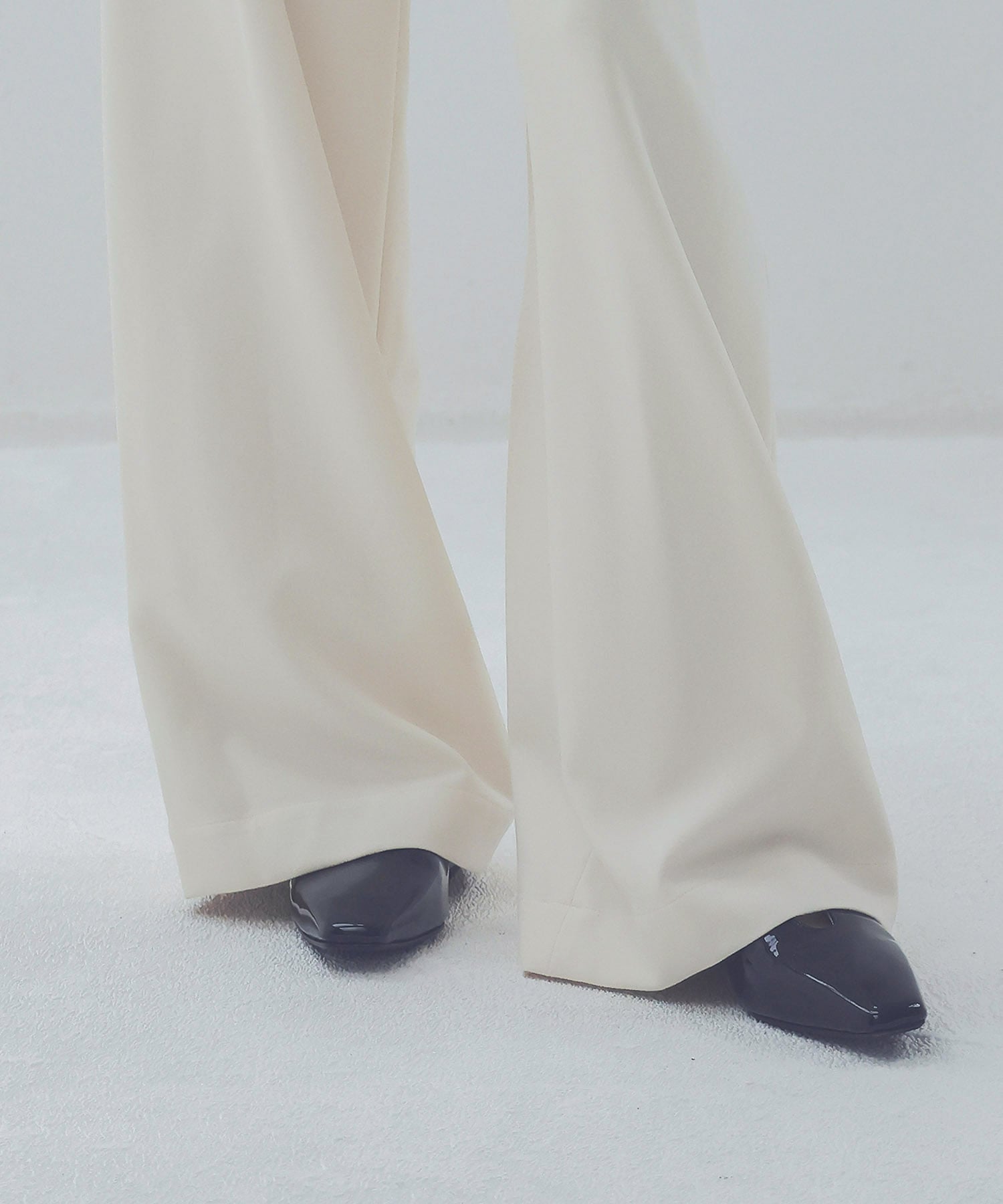 W loop one tuck wide pants