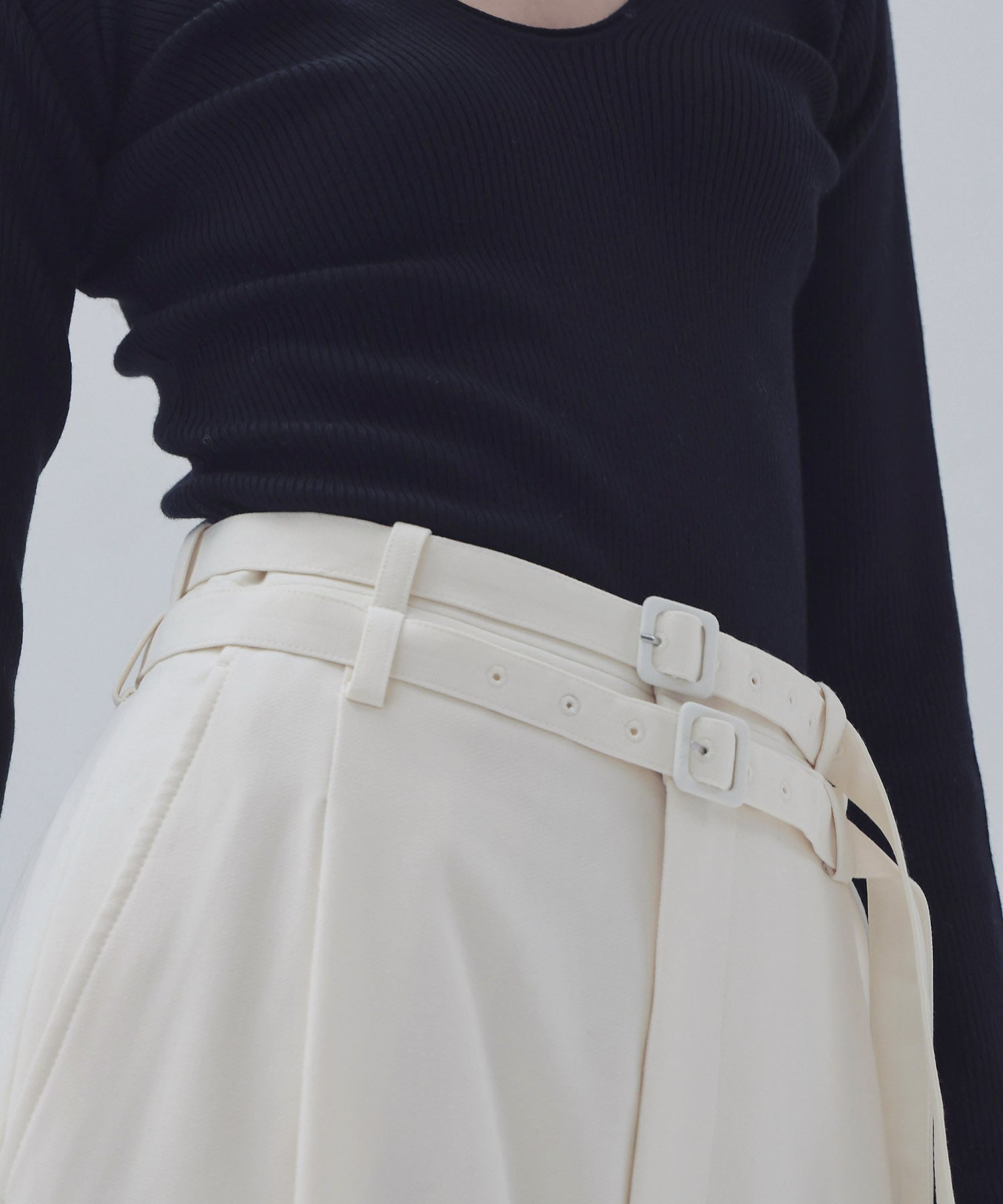 W loop one tuck wide pants