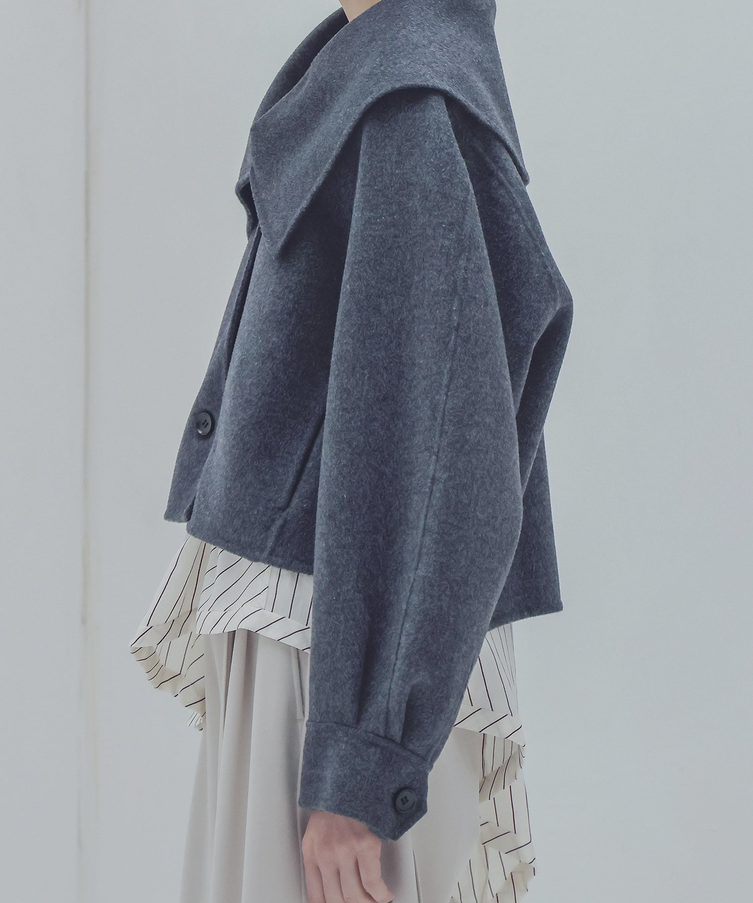 big collar rever short coat