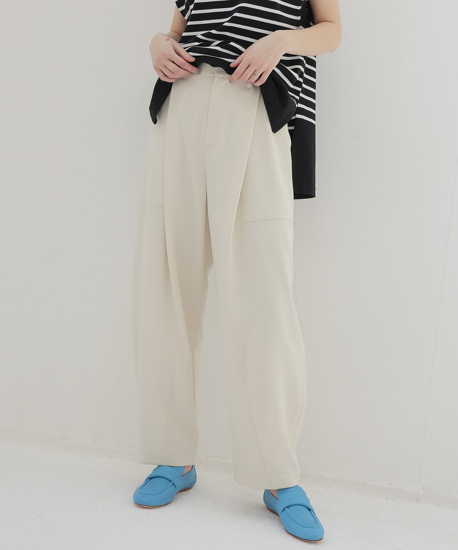 big tuck curve pants