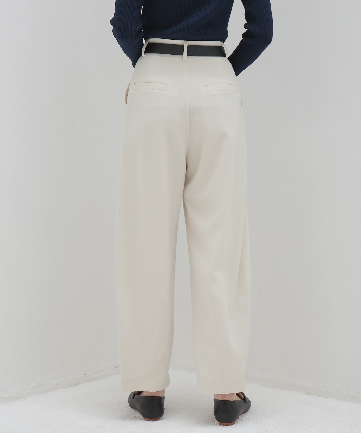big tuck curve pants
