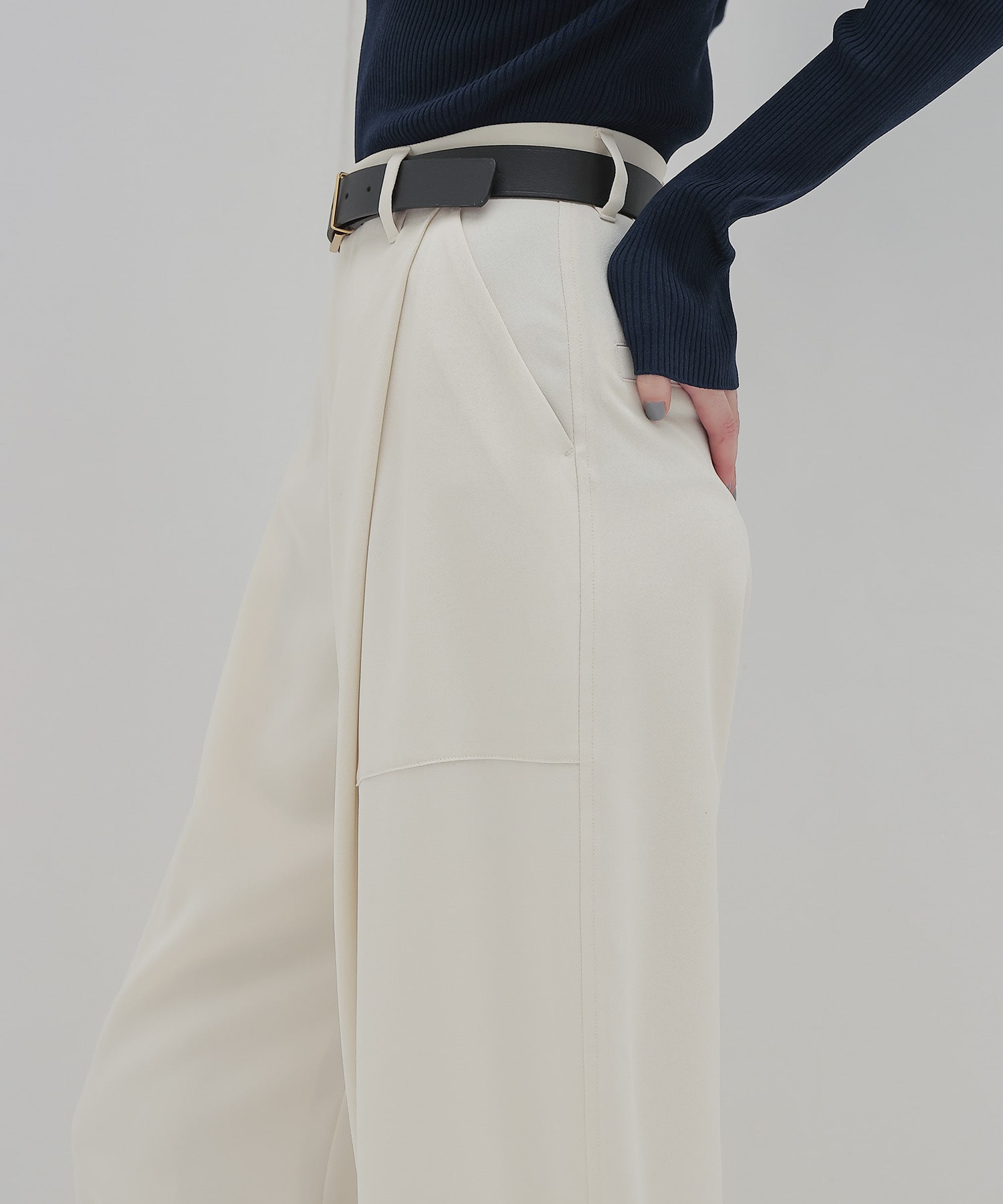 big tuck curve pants