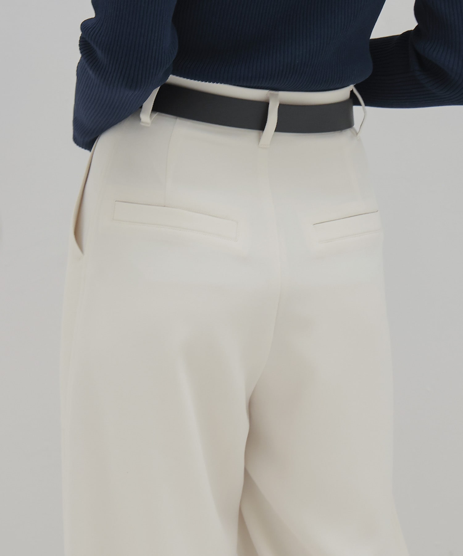 big tuck curve pants