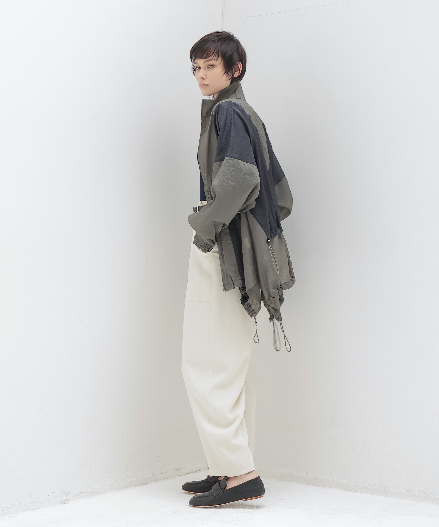 big tuck curve pants
