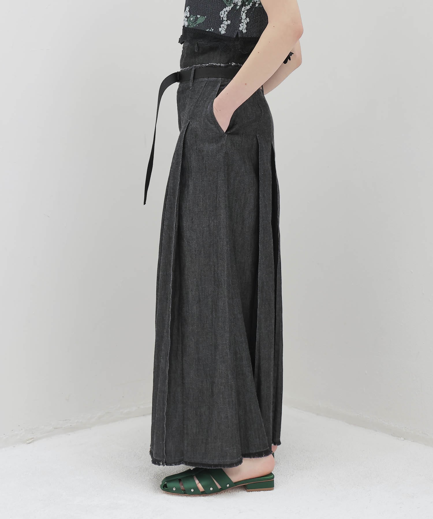 light weight denim tuck long skirt