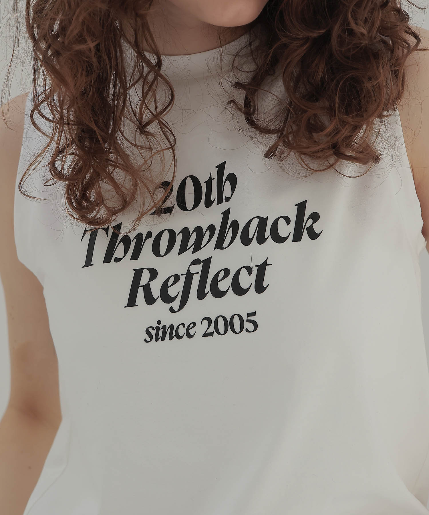 throwback sleeveress T-shirt