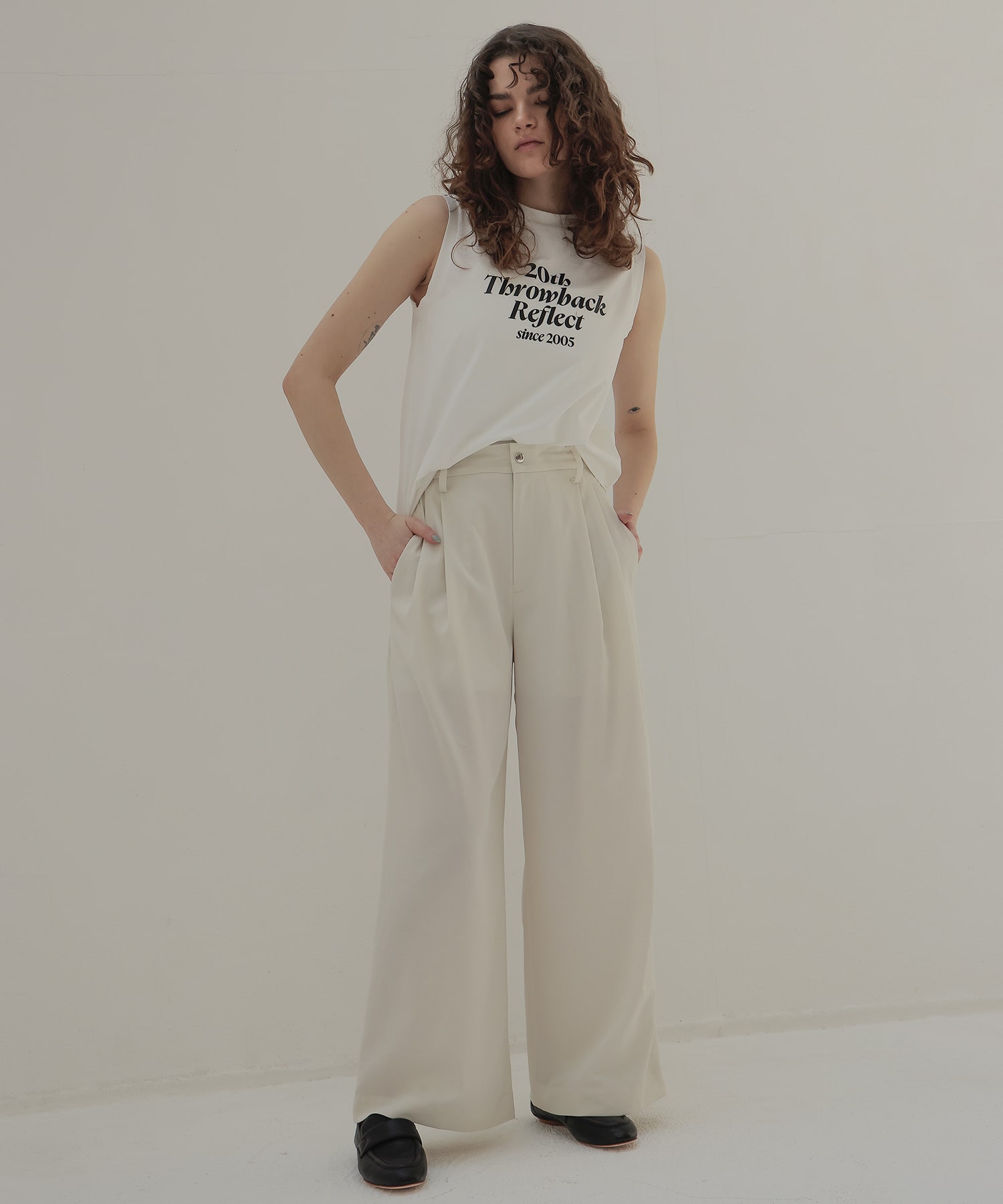 throwback sleeveress T-shirt