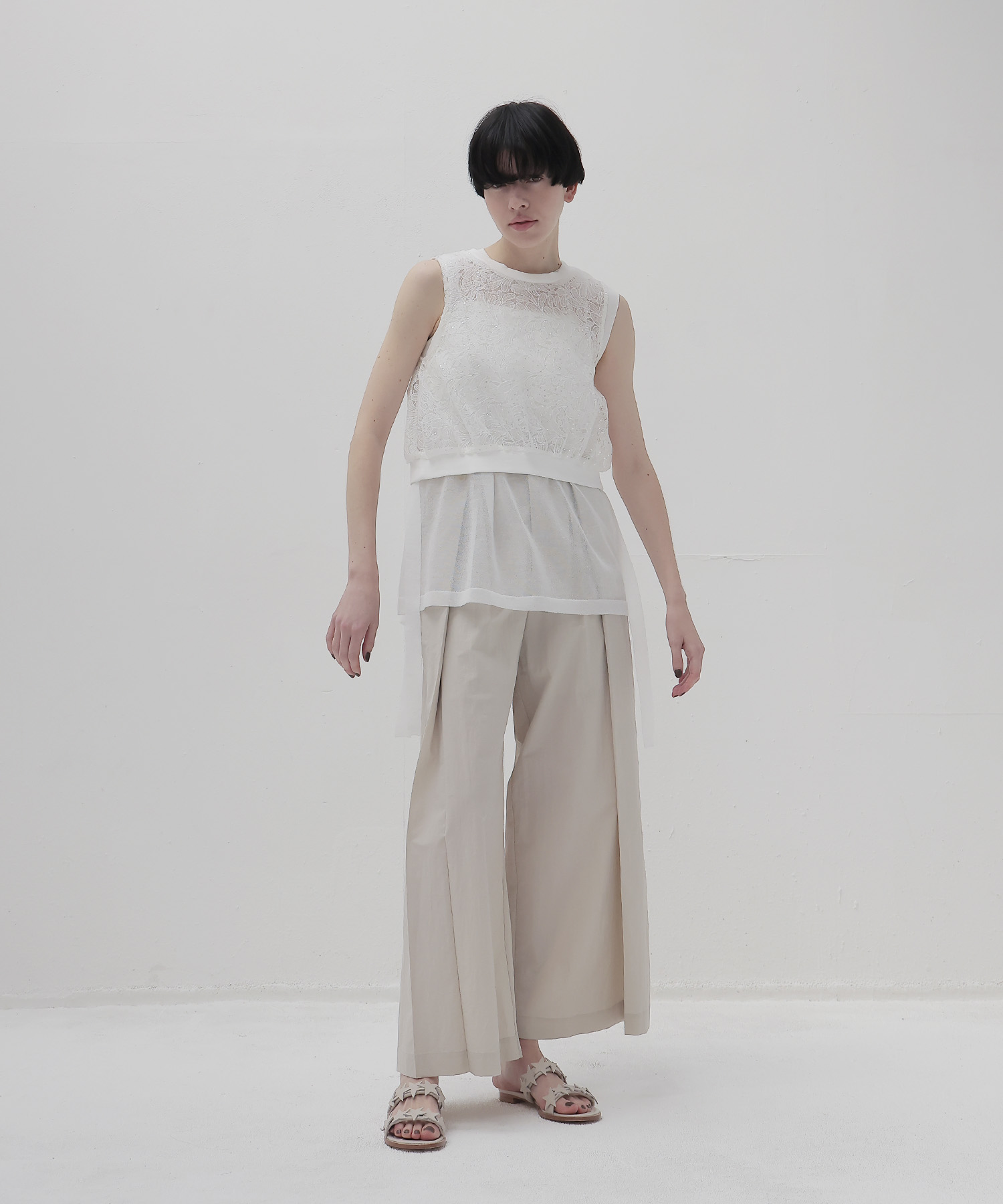ALLONGE sheer sleeveless pull