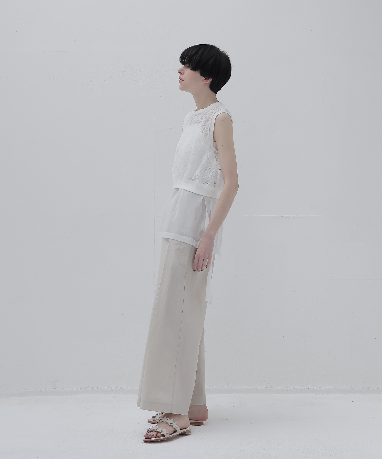 ALLONGE sheer sleeveless pull