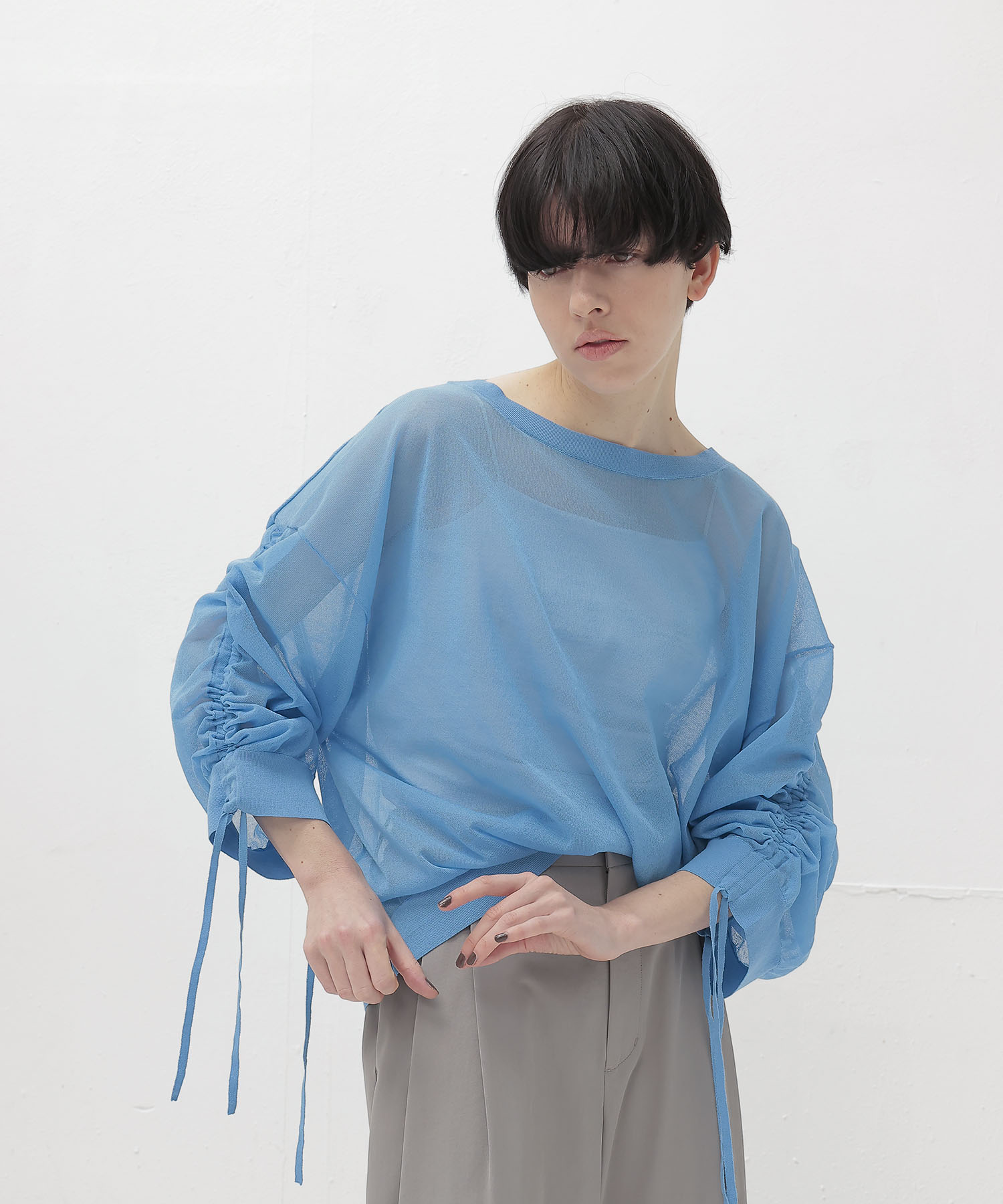 ALLONGE sheer string sleeve pull