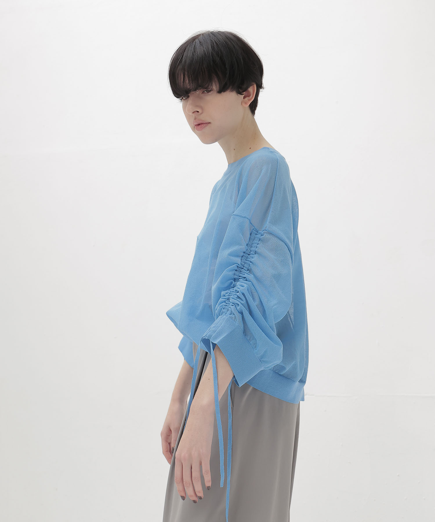 ALLONGE sheer string sleeve pull