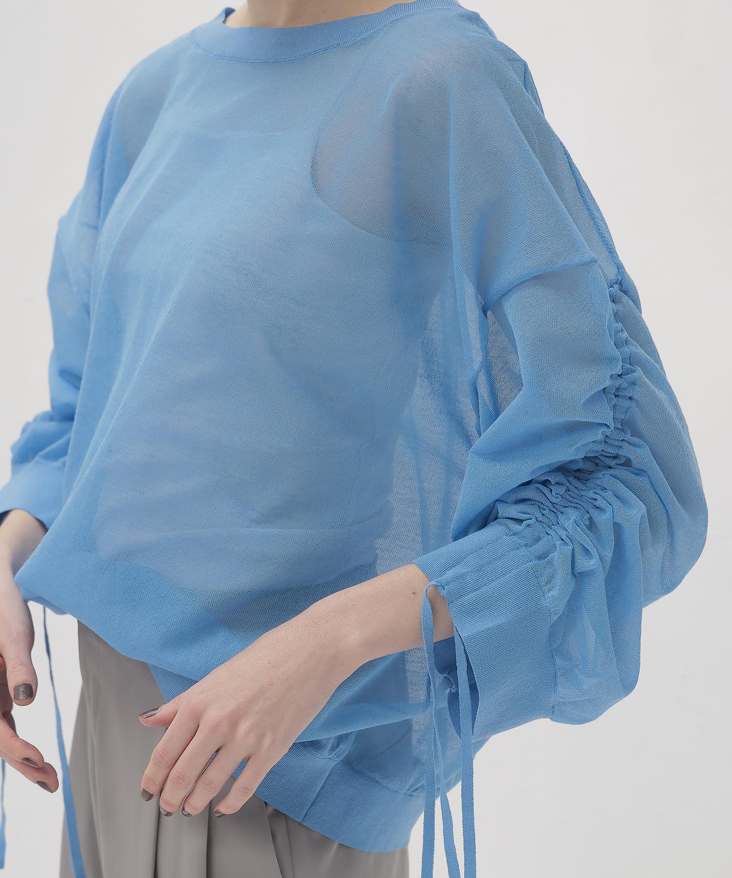 ALLONGE sheer string sleeve pull