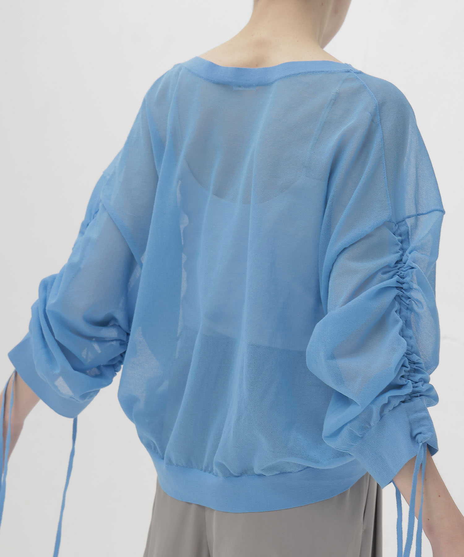 ALLONGE sheer string sleeve pull