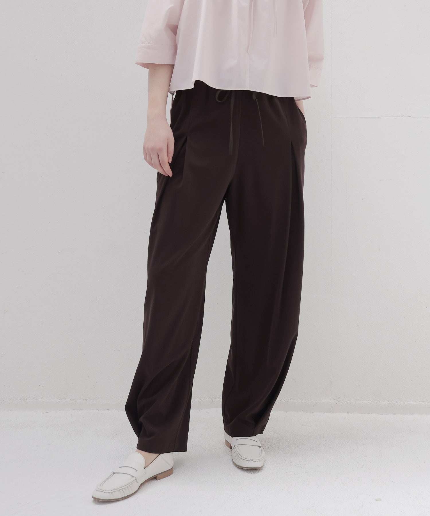 triacetate jersey carrot tuck pants