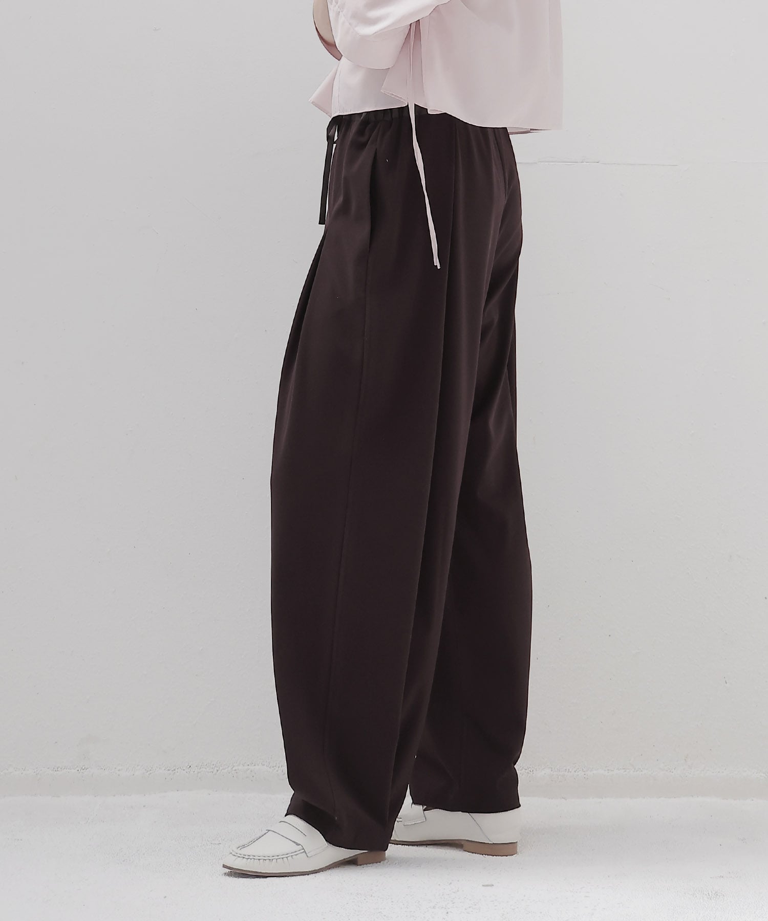 triacetate jersey carrot tuck pants