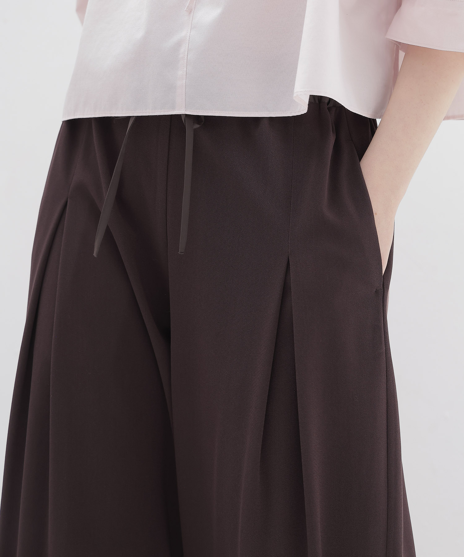 triacetate jersey carrot tuck pants