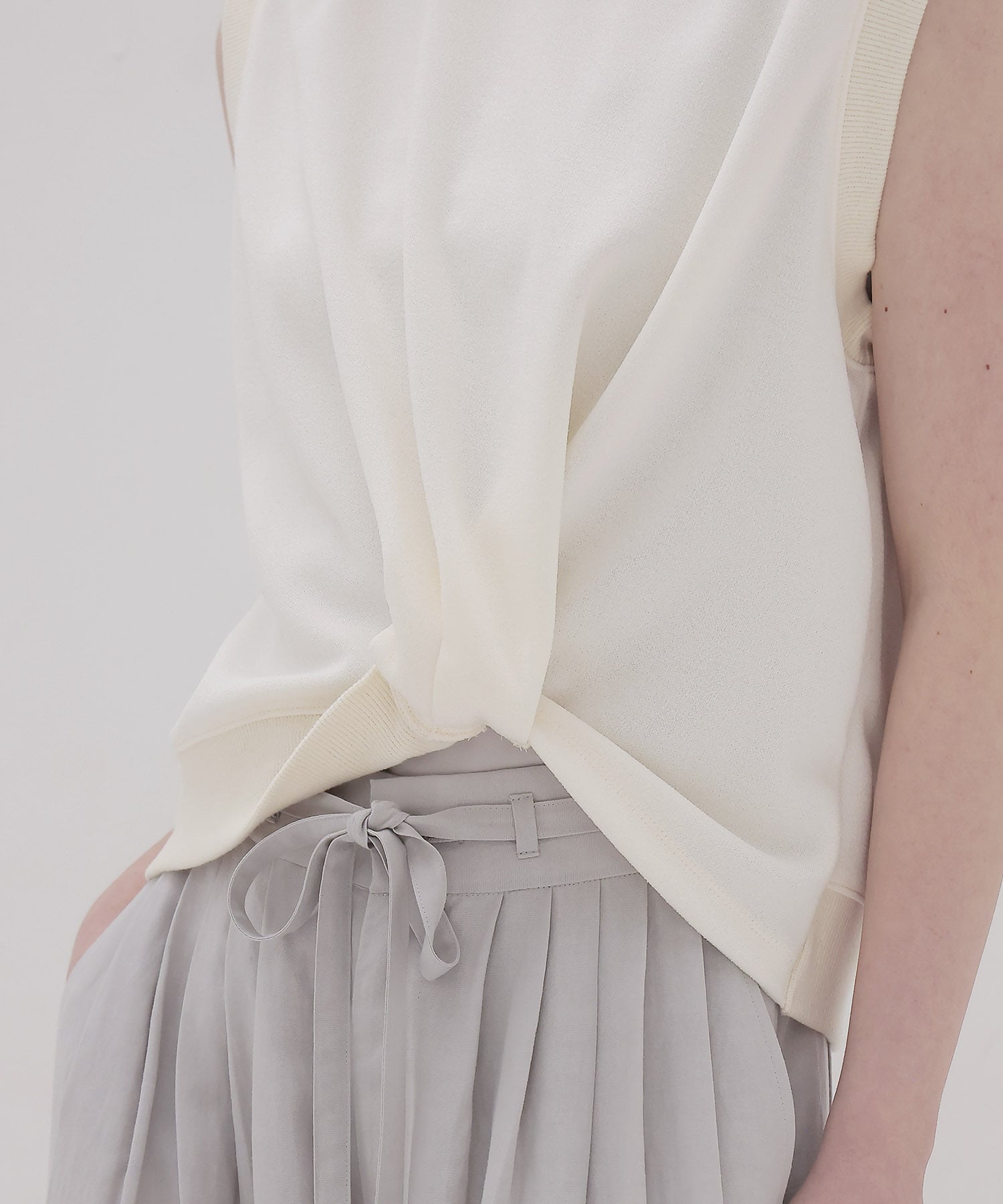 hem twist pullover