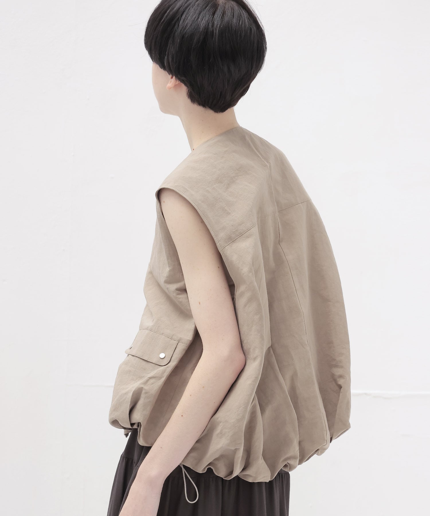 tuck bubble sleeveless blouson
