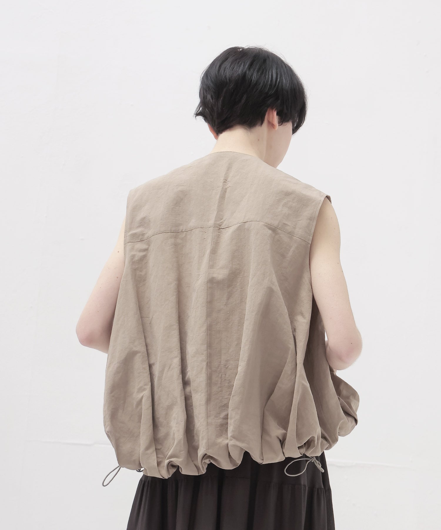 tuck bubble sleeveless blouson