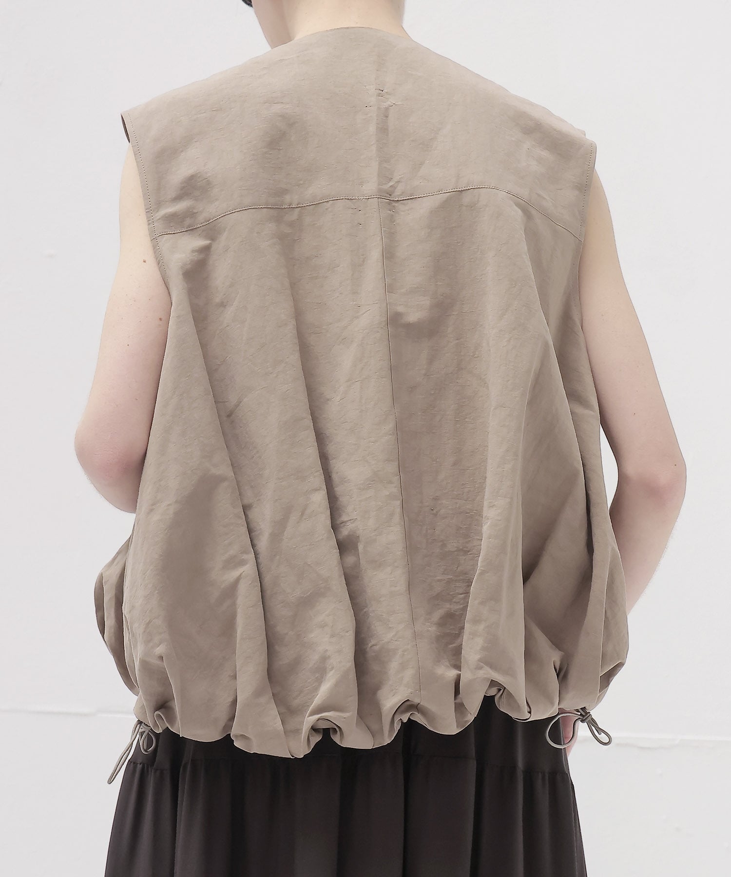 tuck bubble sleeveless blouson