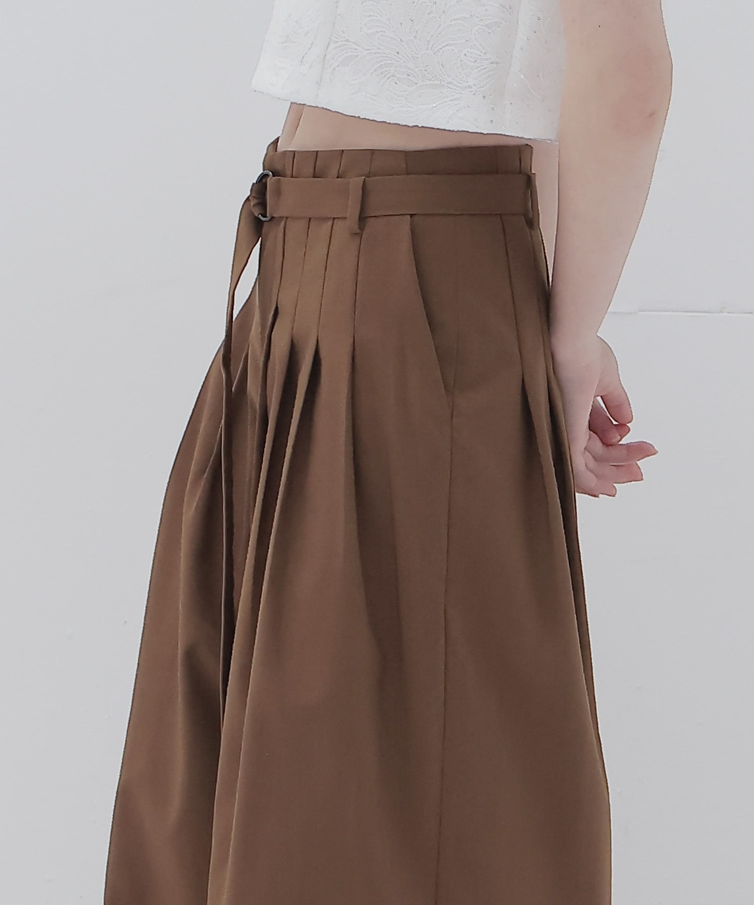 narrow belt tuck wide pants