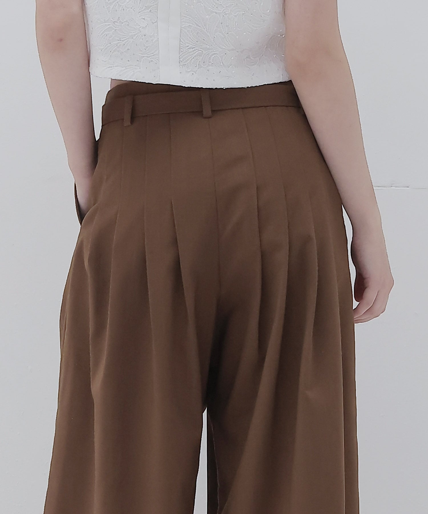 narrow belt tuck wide pants