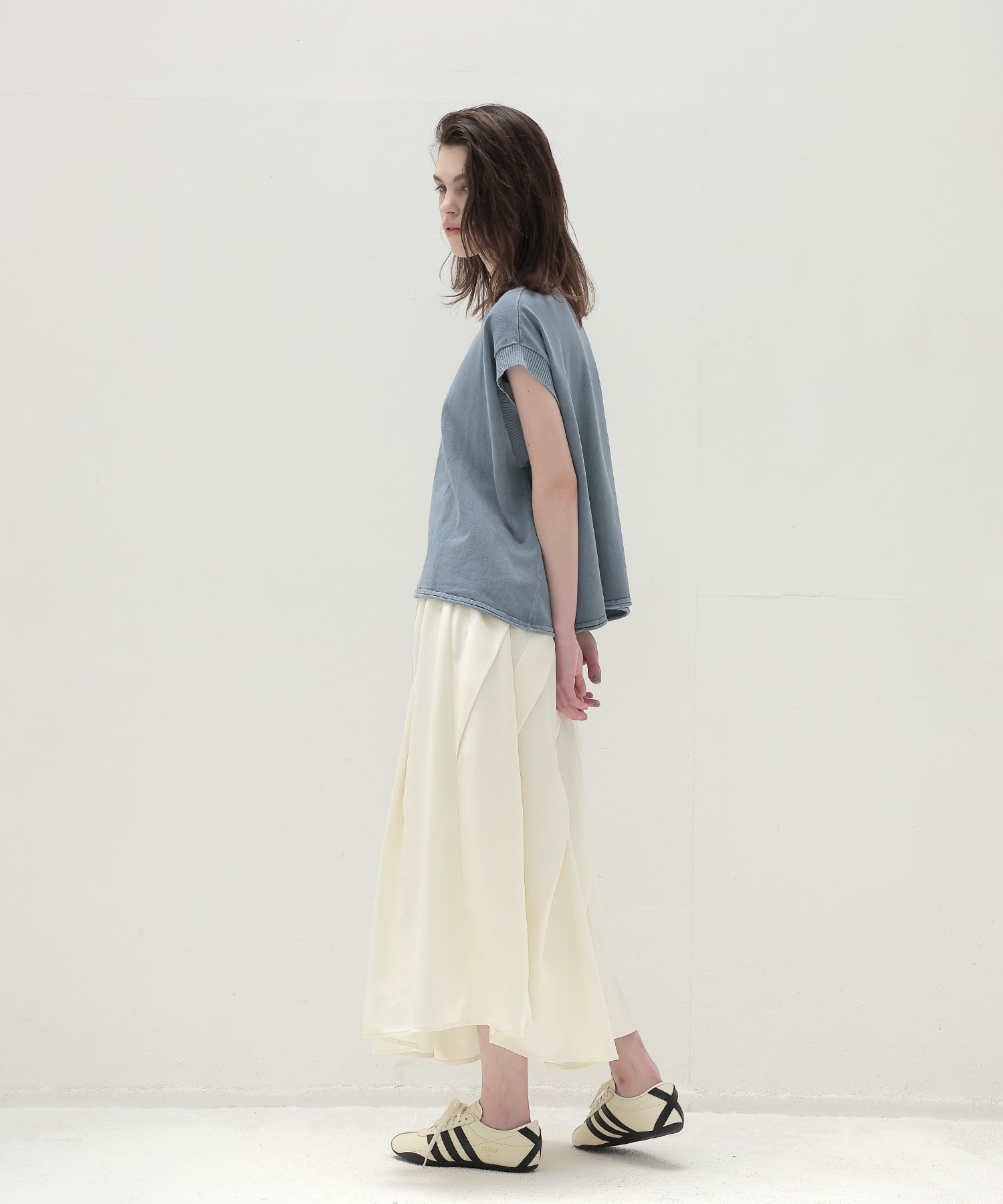 stone wash over sleeveless pull