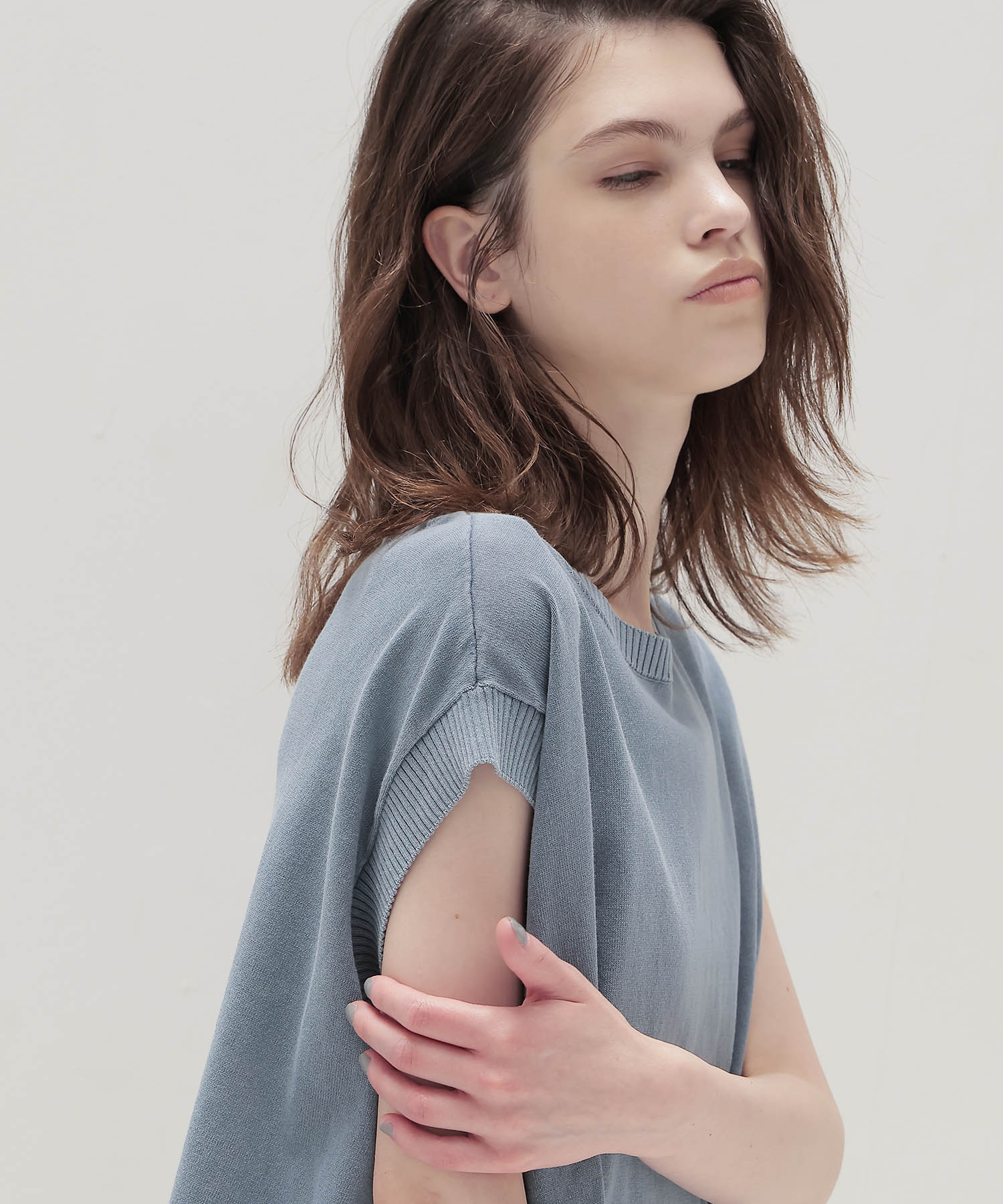 stone wash over sleeveless pull