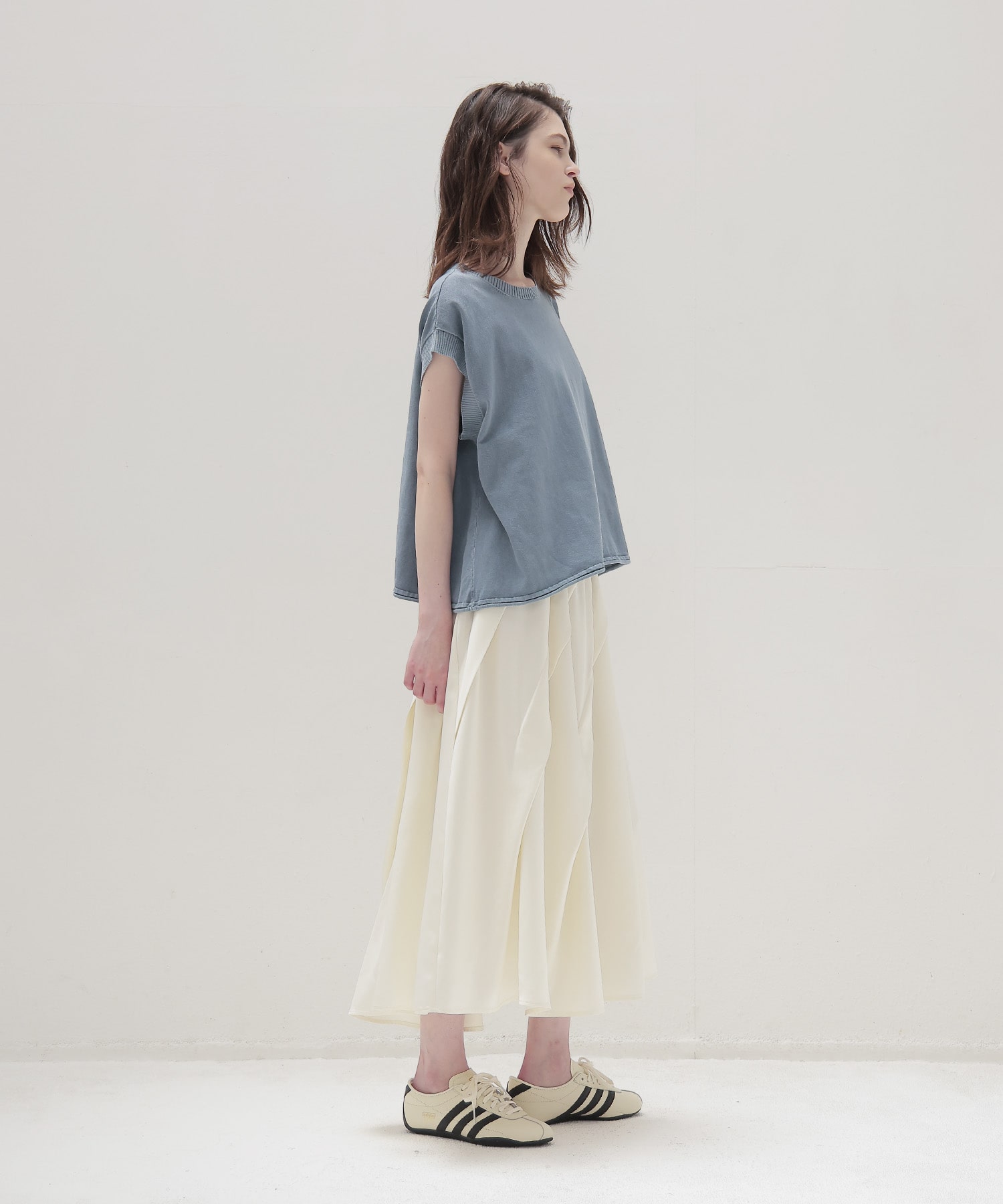 stone wash over sleeveless pull