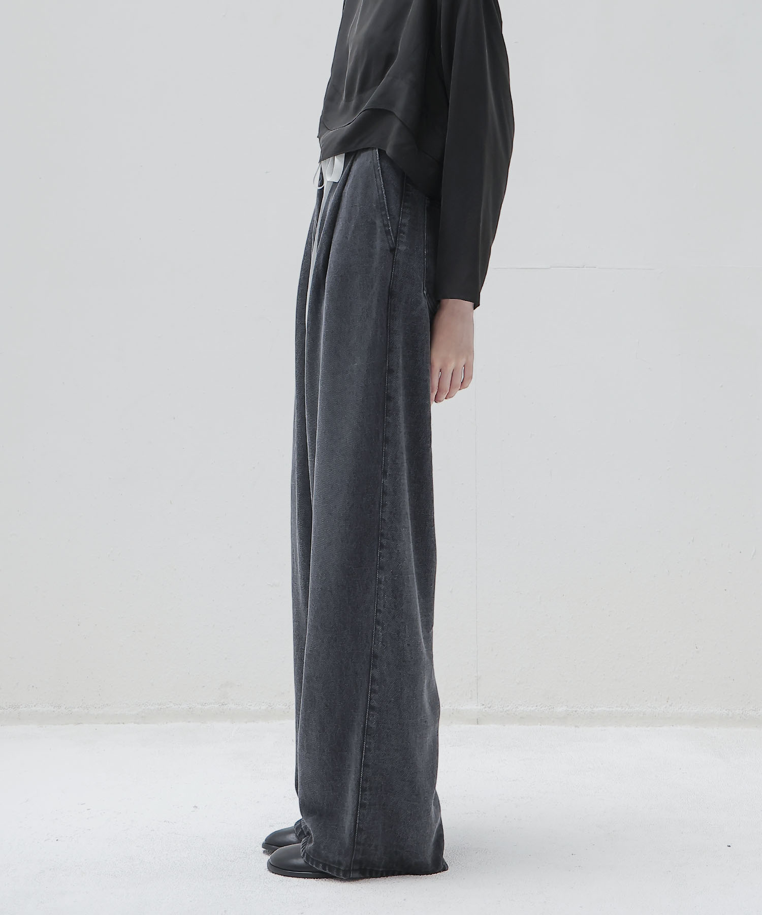 lyocell black denim tuck wide pants