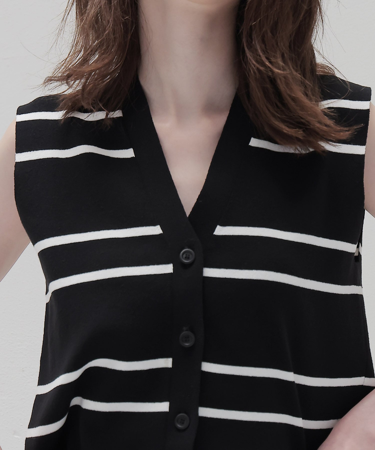 2pitch border Vneck pullover