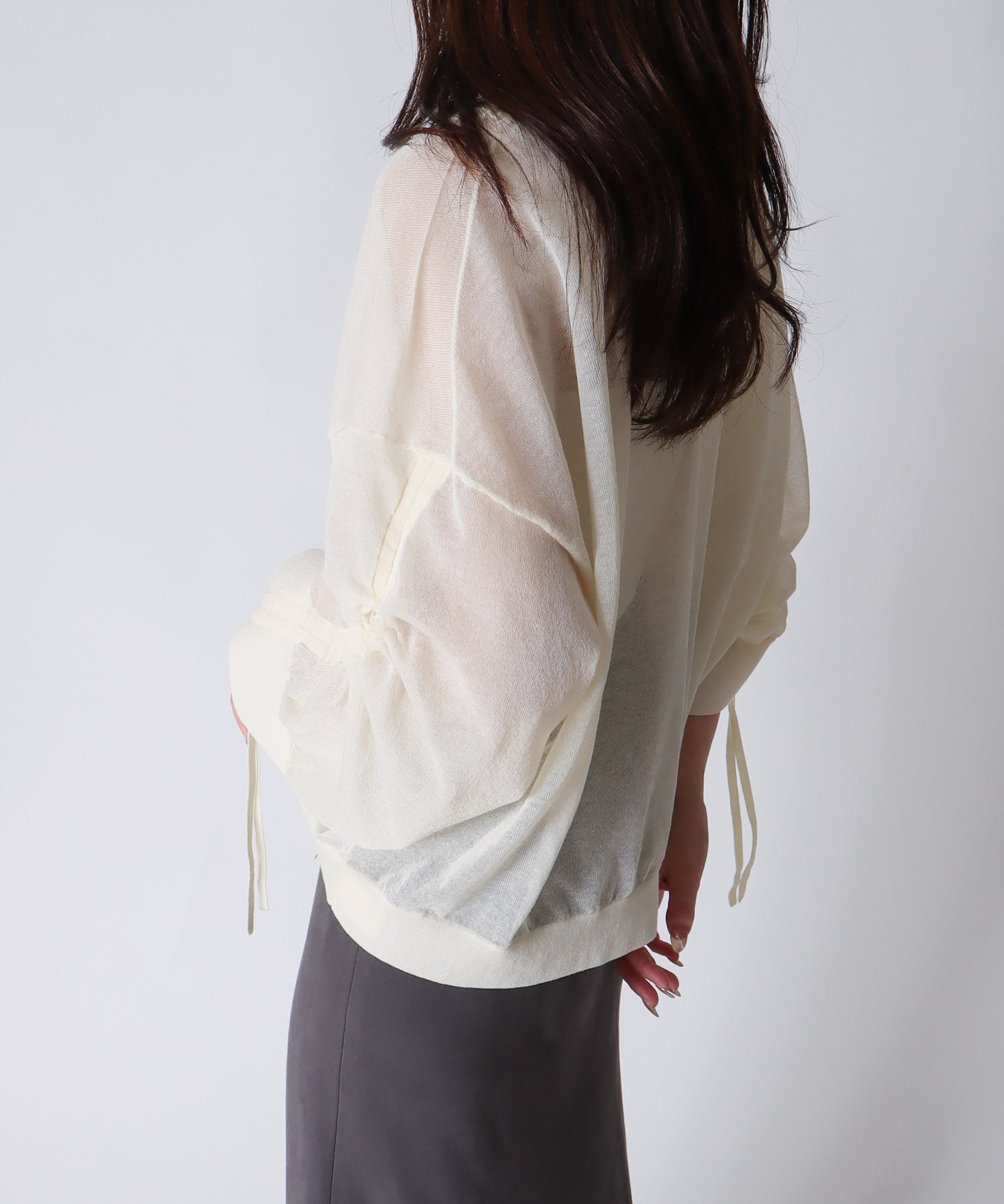 ALLONGE sheer string sleeve pull