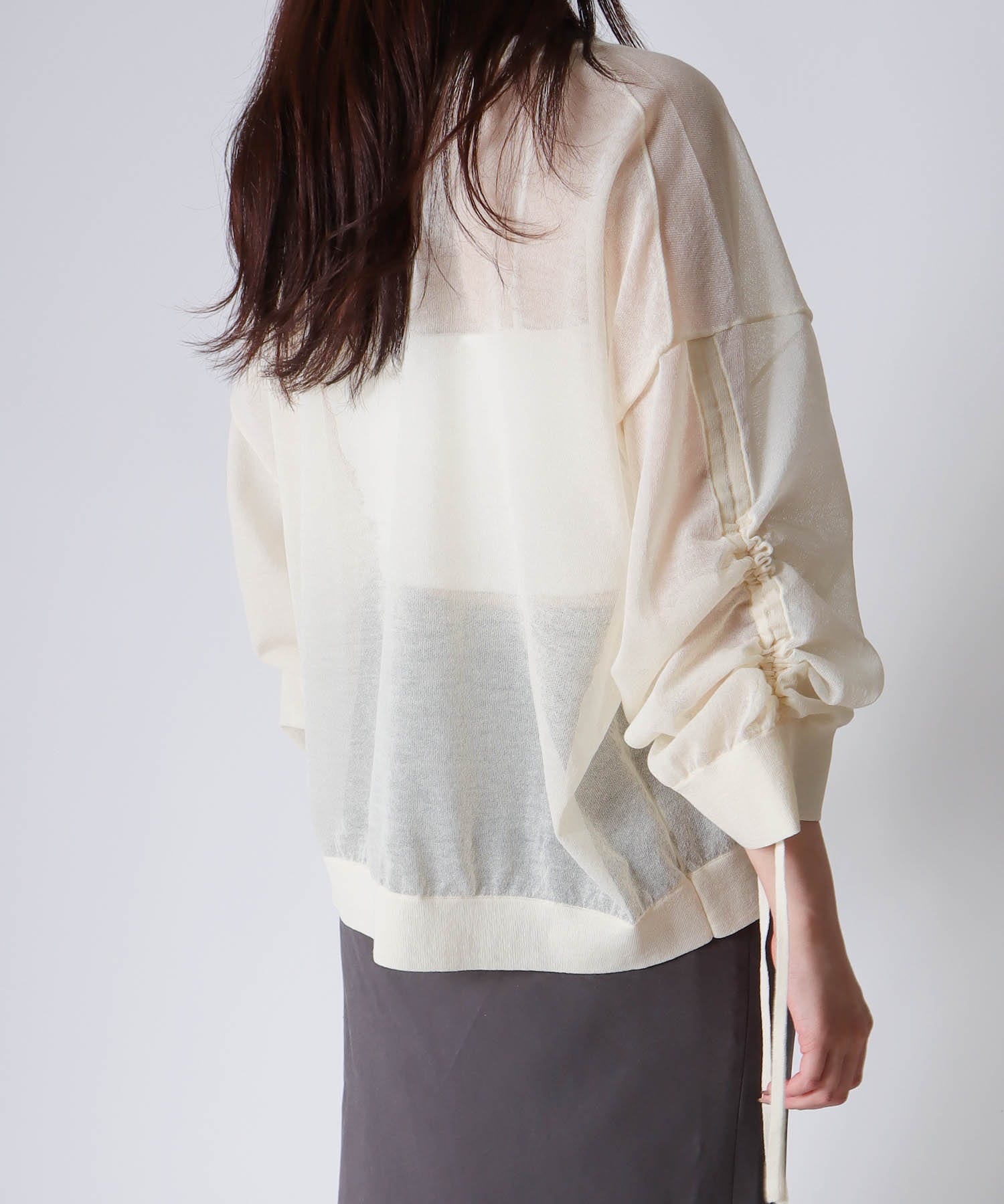 ALLONGE sheer string sleeve pull