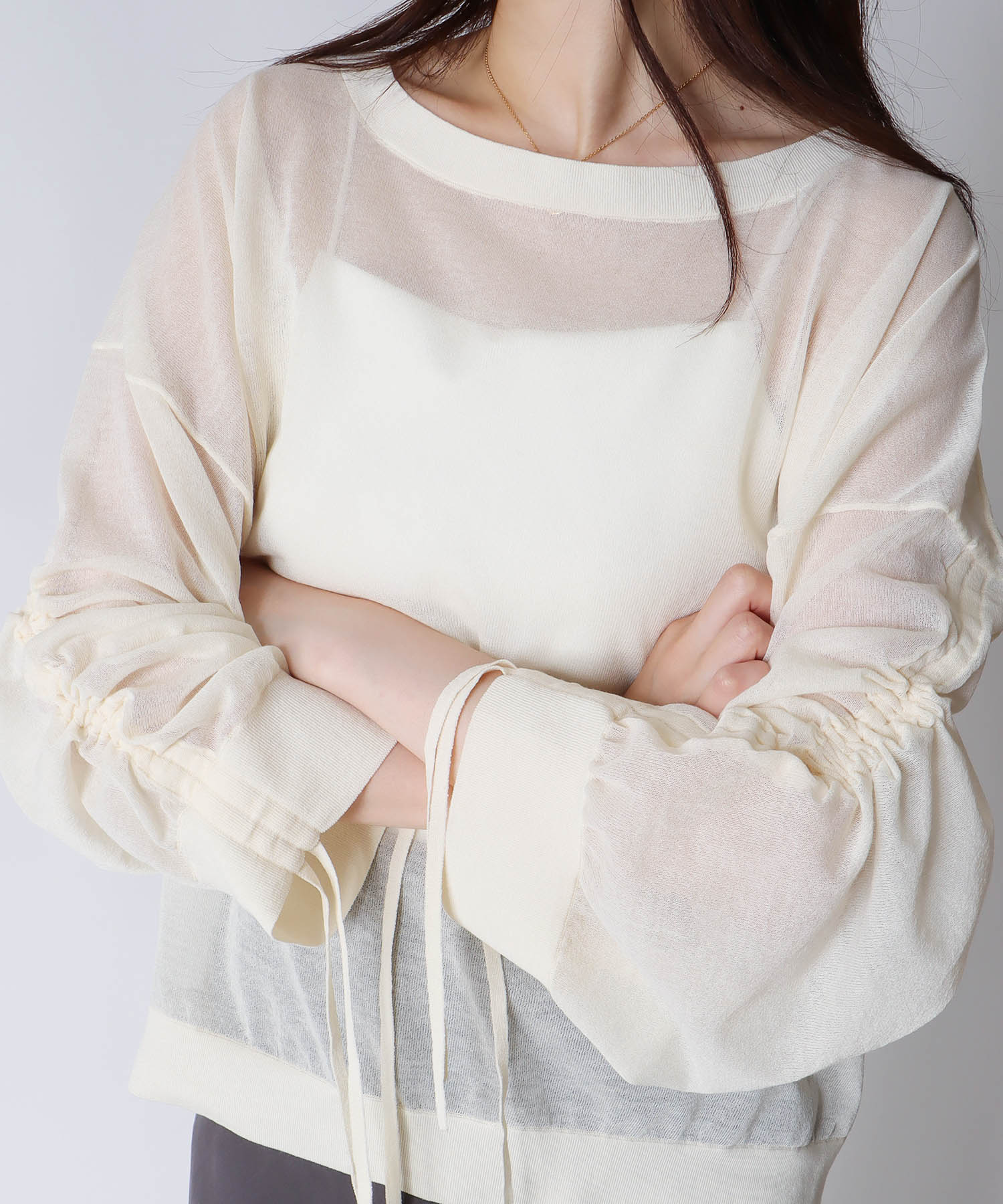 ALLONGE sheer string sleeve pull