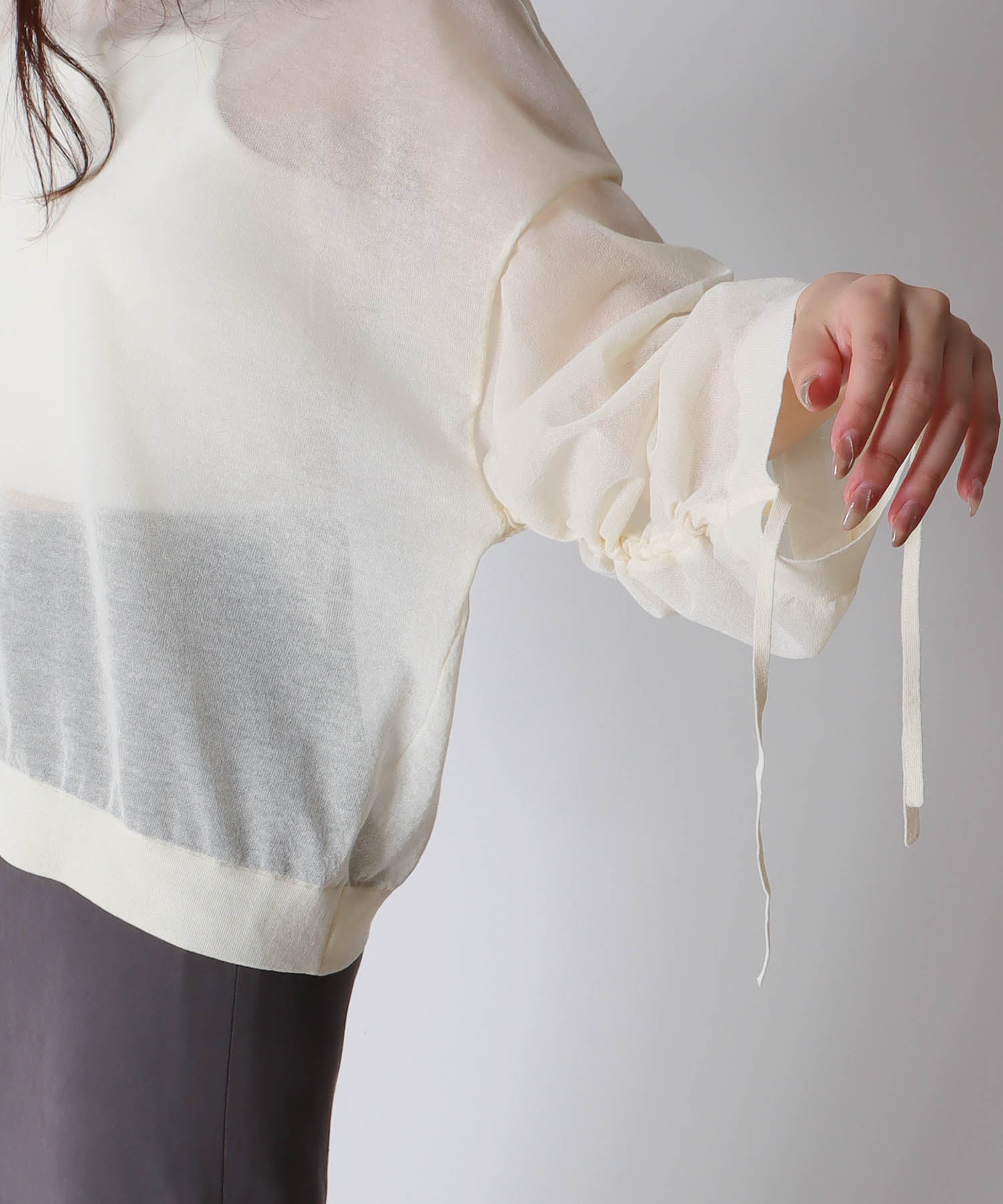 ALLONGE sheer string sleeve pull